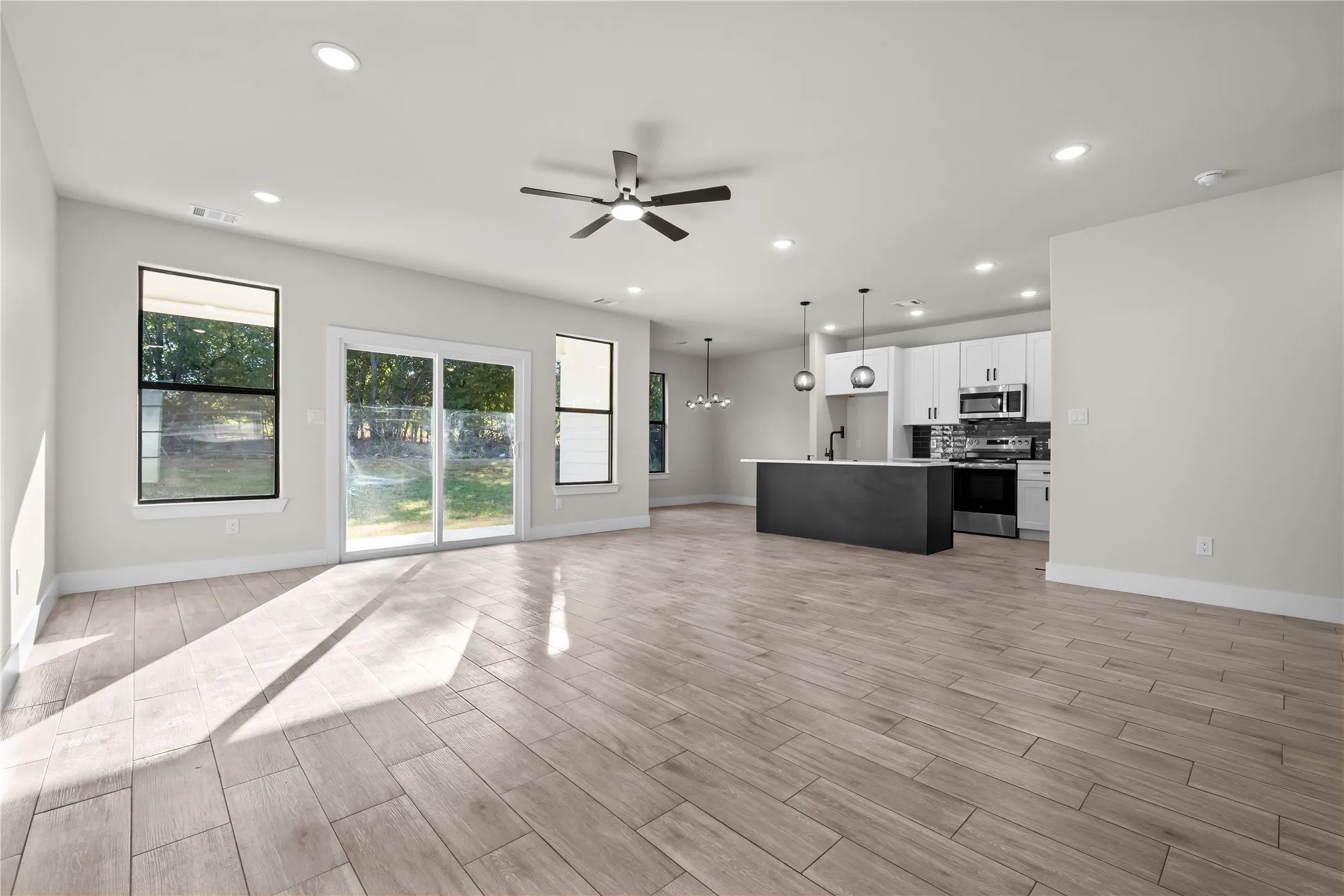 Single Family Residence For Sale in Hood County , 5815 Belaire Circle, Granbury, Texas 76048, 4 Bedroom, 2 Bathroom, Garage spaces, 1,759 Sqft, built in 2026, mls#21375578, Real Estate Agent in Granbury, Homes For Sale in Hood county, Homes For Sale in Granbury, Realtor in Granbury Texas, Real Estate Brokerage Independent Realty Texas, Luminita Cordes Realtor