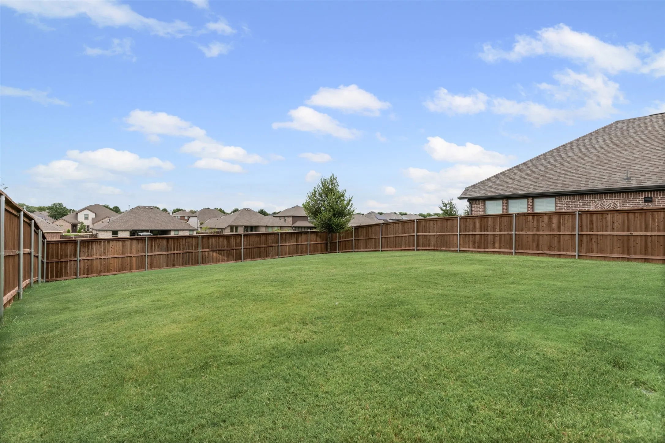 Single Family Residence For Rent in Johnson County , 1501 Misty Pasture Way, Mansfield, Texas 76063, 4 Bedroom, 3 Bathroom, 2 Garage spaces, 2,751 Sqft, built in 2022, mls#21375410, Real Estate Agent in Mansfield, Homes For Rent in Johnson county, Homes For Rent in Mansfield, Realtor in Mansfield Texas, Real Estate Brokerage Independent Realty Texas, Luminita Cordes Realtor