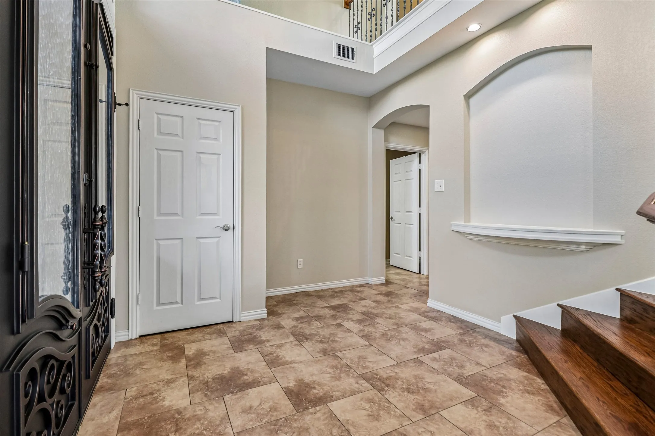 Single Family Residence For Sale in Tarrant County , 3720 Cripple Creek Court, Bedford, Texas 76021, 5 Bedroom, 4 Bathroom, 2 Garage spaces, 3,565 Sqft, built in 1995, mls#21375819, Real Estate Agent in Bedford, Homes For Sale in Tarrant county, Homes For Sale in Bedford, Realtor in Bedford Texas, Real Estate Brokerage Independent Realty Texas, Luminita Cordes Realtor