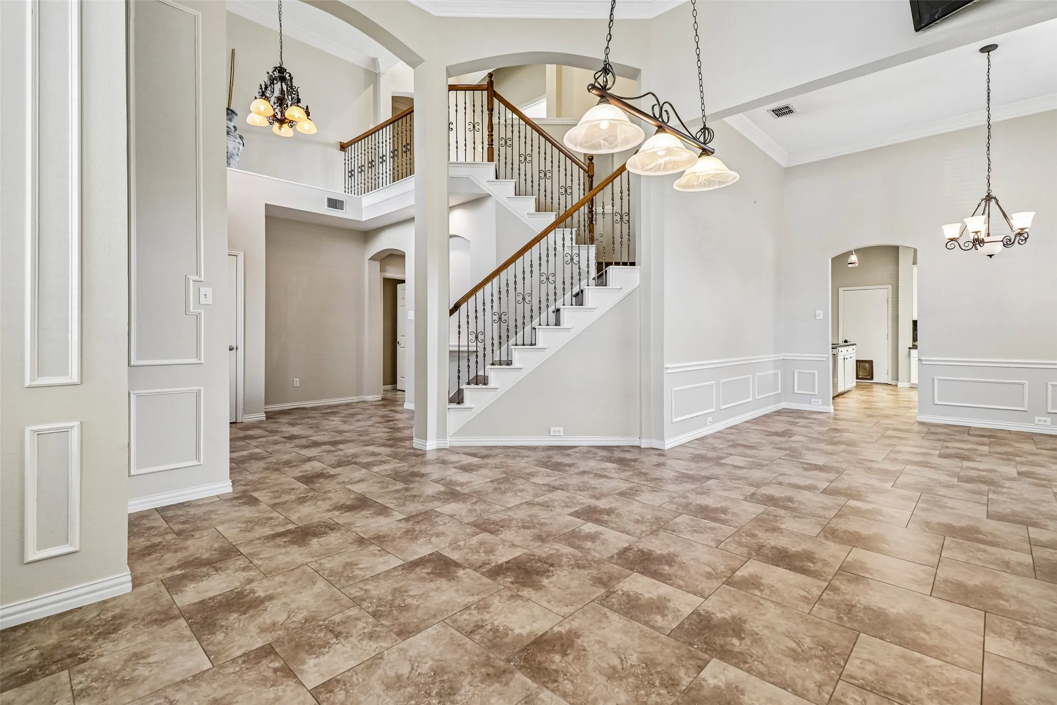 Single Family Residence For Sale in Tarrant County , 3720 Cripple Creek Court, Bedford, Texas 76021, 5 Bedroom, 4 Bathroom, 2 Garage spaces, 3,565 Sqft, built in 1995, mls#21375819, Real Estate Agent in Bedford, Homes For Sale in Tarrant county, Homes For Sale in Bedford, Realtor in Bedford Texas, Real Estate Brokerage Independent Realty Texas, Luminita Cordes Realtor
