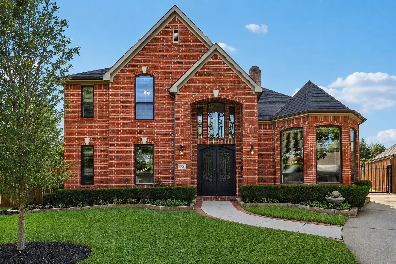 Single Family Residence For Sale in Tarrant County , 3720 Cripple Creek Court, Bedford, Texas 76021, 5 Bedroom, 4 Bathroom, 2 Garage spaces, 3,565 Sqft, built in 1995, mls#21375819, Real Estate Agent in Bedford, Homes For Sale in Tarrant county, Homes For Sale in Bedford, Realtor in Bedford Texas, Real Estate Brokerage Independent Realty Texas, Luminita Cordes Realtor