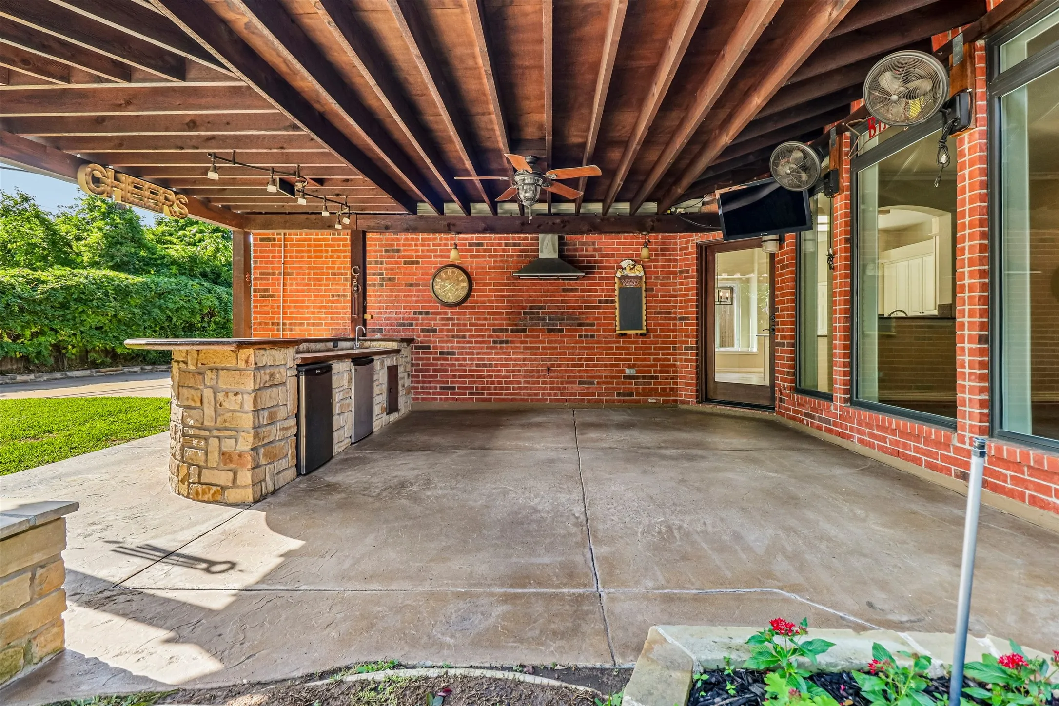 Single Family Residence For Sale in Tarrant County , 3720 Cripple Creek Court, Bedford, Texas 76021, 5 Bedroom, 4 Bathroom, 2 Garage spaces, 3,565 Sqft, built in 1995, mls#21375819, Real Estate Agent in Bedford, Homes For Sale in Tarrant county, Homes For Sale in Bedford, Realtor in Bedford Texas, Real Estate Brokerage Independent Realty Texas, Luminita Cordes Realtor