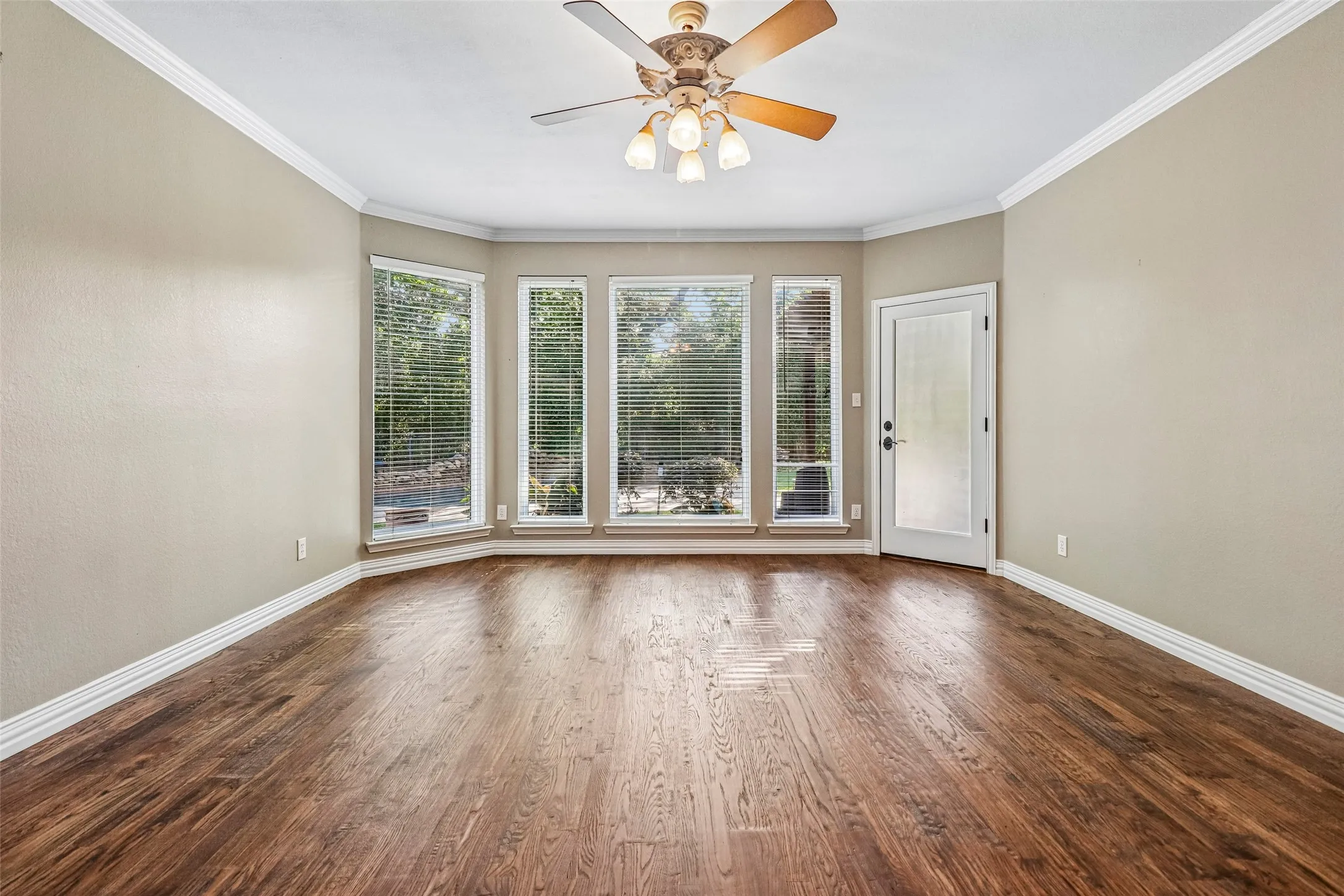 Single Family Residence For Sale in Tarrant County , 3720 Cripple Creek Court, Bedford, Texas 76021, 5 Bedroom, 4 Bathroom, 2 Garage spaces, 3,565 Sqft, built in 1995, mls#21375819, Real Estate Agent in Bedford, Homes For Sale in Tarrant county, Homes For Sale in Bedford, Realtor in Bedford Texas, Real Estate Brokerage Independent Realty Texas, Luminita Cordes Realtor