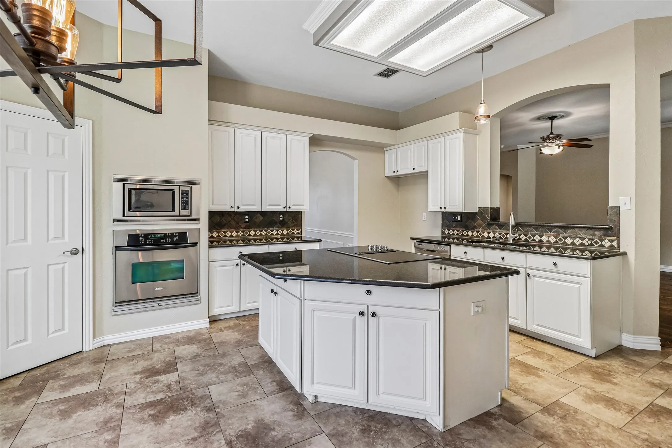 Single Family Residence For Sale in Tarrant County , 3720 Cripple Creek Court, Bedford, Texas 76021, 5 Bedroom, 4 Bathroom, 2 Garage spaces, 3,565 Sqft, built in 1995, mls#21375819, Real Estate Agent in Bedford, Homes For Sale in Tarrant county, Homes For Sale in Bedford, Realtor in Bedford Texas, Real Estate Brokerage Independent Realty Texas, Luminita Cordes Realtor