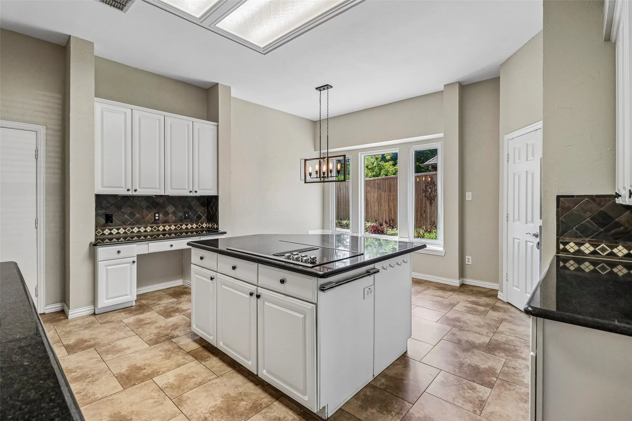 Single Family Residence For Sale in Tarrant County , 3720 Cripple Creek Court, Bedford, Texas 76021, 5 Bedroom, 4 Bathroom, 2 Garage spaces, 3,565 Sqft, built in 1995, mls#21375819, Real Estate Agent in Bedford, Homes For Sale in Tarrant county, Homes For Sale in Bedford, Realtor in Bedford Texas, Real Estate Brokerage Independent Realty Texas, Luminita Cordes Realtor
