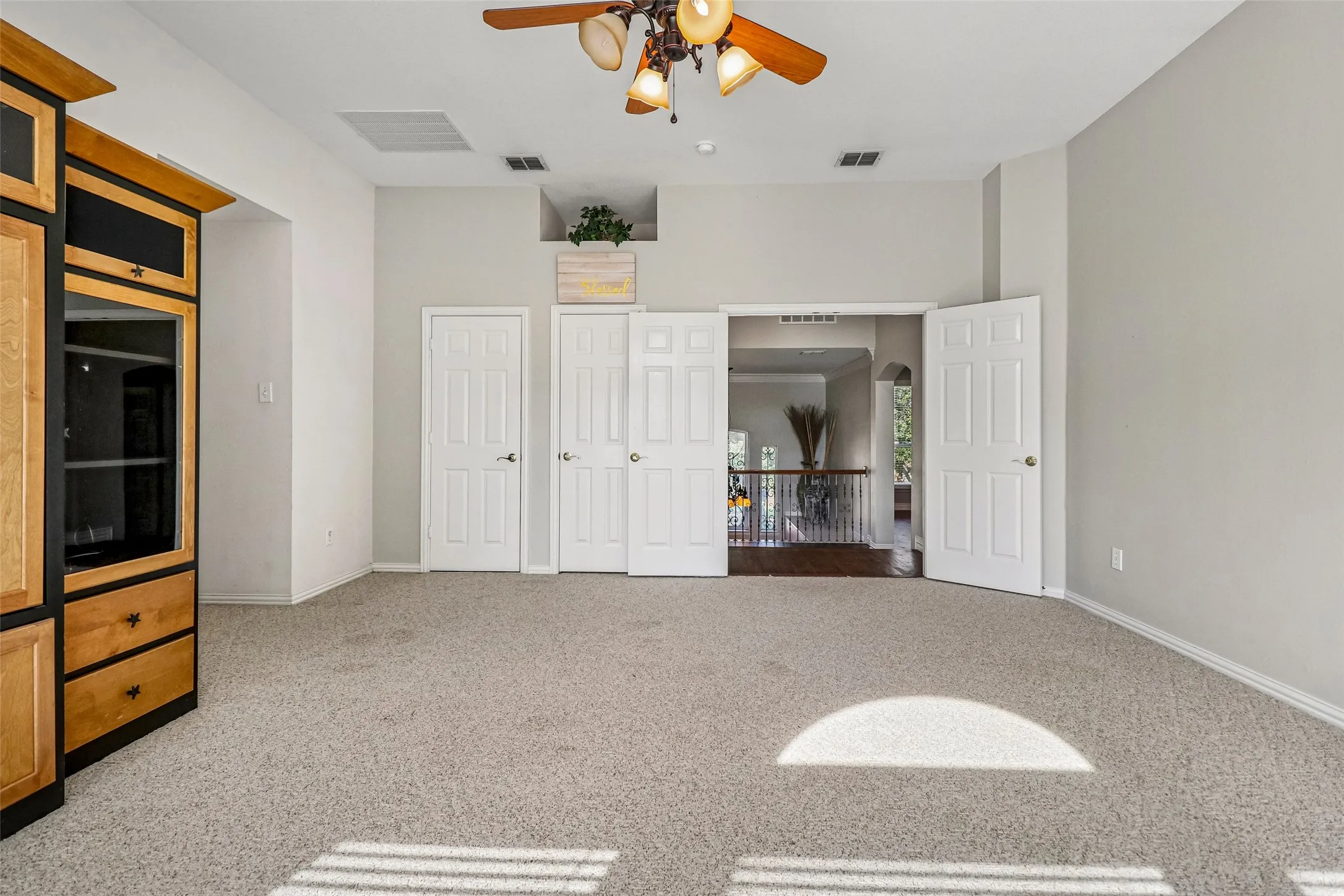 Single Family Residence For Sale in Tarrant County , 3720 Cripple Creek Court, Bedford, Texas 76021, 5 Bedroom, 4 Bathroom, 2 Garage spaces, 3,565 Sqft, built in 1995, mls#21375819, Real Estate Agent in Bedford, Homes For Sale in Tarrant county, Homes For Sale in Bedford, Realtor in Bedford Texas, Real Estate Brokerage Independent Realty Texas, Luminita Cordes Realtor