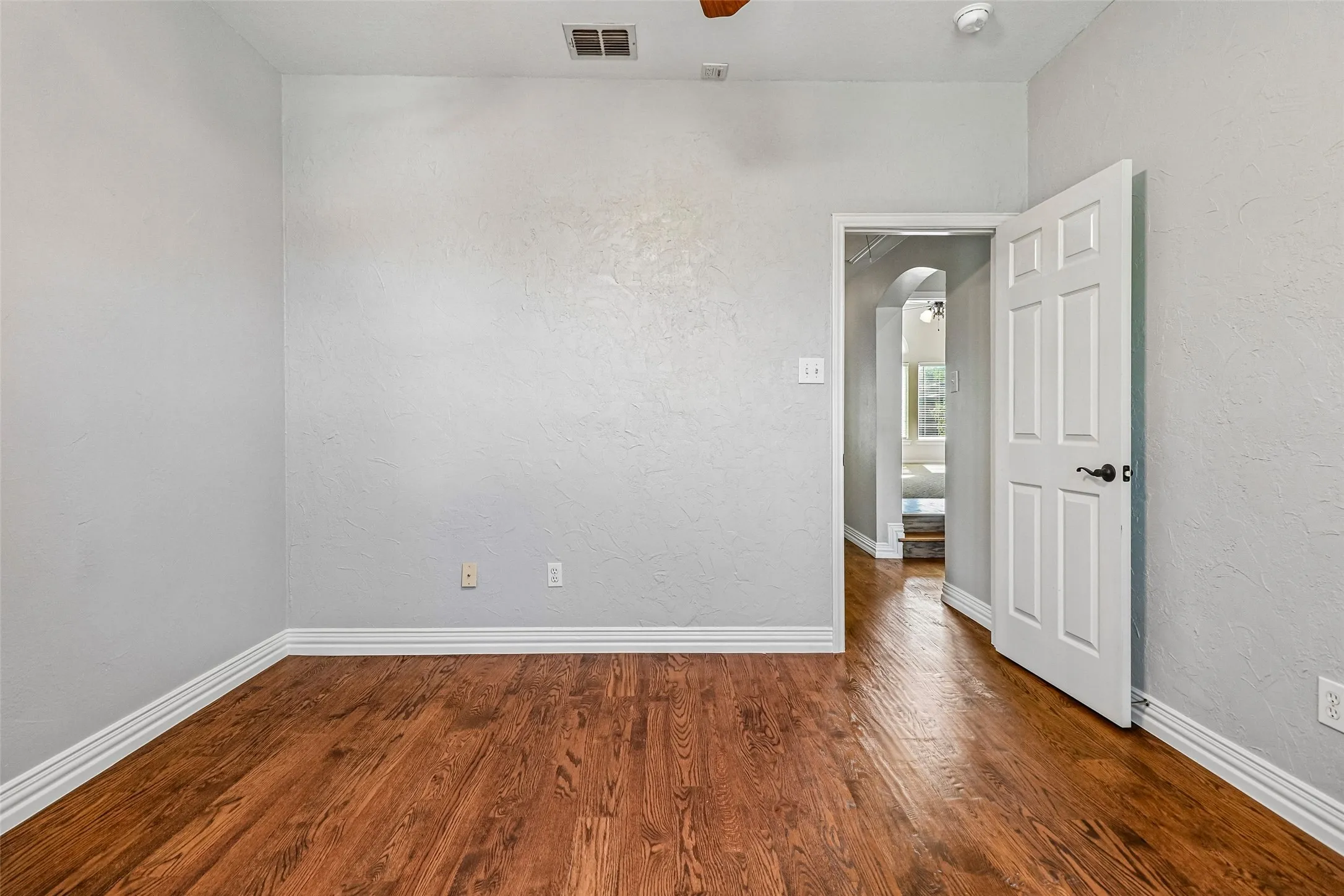 Single Family Residence For Sale in Tarrant County , 3720 Cripple Creek Court, Bedford, Texas 76021, 5 Bedroom, 4 Bathroom, 2 Garage spaces, 3,565 Sqft, built in 1995, mls#21375819, Real Estate Agent in Bedford, Homes For Sale in Tarrant county, Homes For Sale in Bedford, Realtor in Bedford Texas, Real Estate Brokerage Independent Realty Texas, Luminita Cordes Realtor
