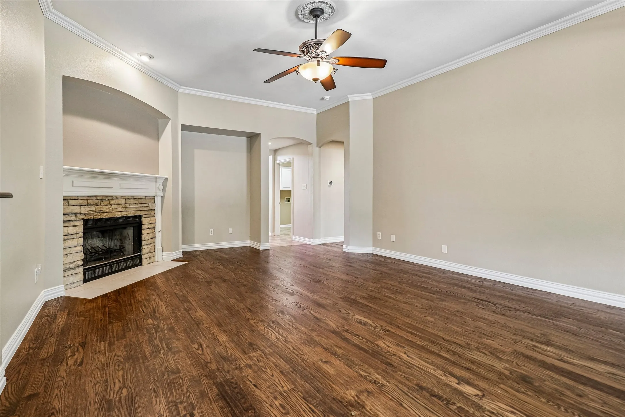 Single Family Residence For Sale in Tarrant County , 3720 Cripple Creek Court, Bedford, Texas 76021, 5 Bedroom, 4 Bathroom, 2 Garage spaces, 3,565 Sqft, built in 1995, mls#21375819, Real Estate Agent in Bedford, Homes For Sale in Tarrant county, Homes For Sale in Bedford, Realtor in Bedford Texas, Real Estate Brokerage Independent Realty Texas, Luminita Cordes Realtor