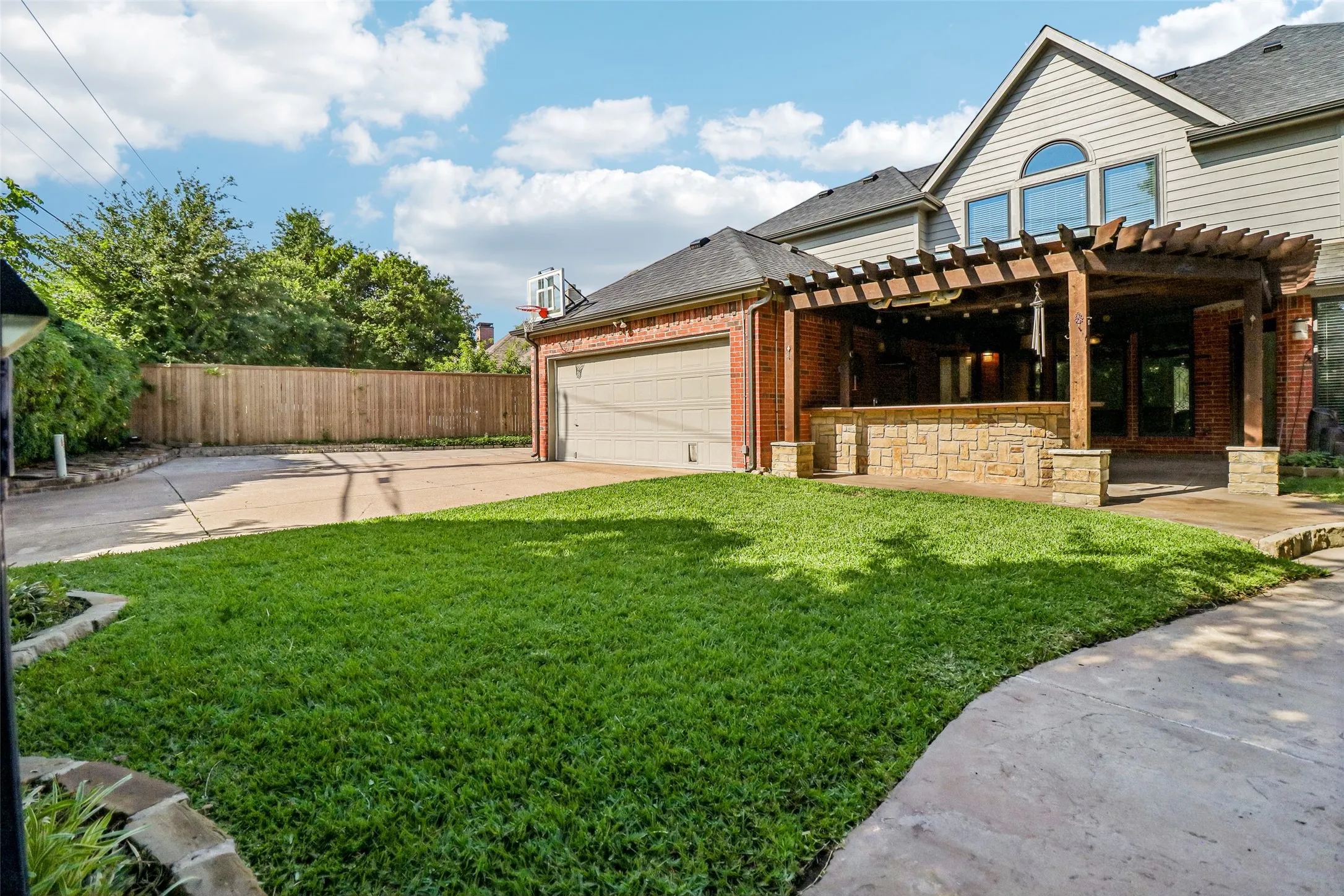 Single Family Residence For Sale in Tarrant County , 3720 Cripple Creek Court, Bedford, Texas 76021, 5 Bedroom, 4 Bathroom, 2 Garage spaces, 3,565 Sqft, built in 1995, mls#21375819, Real Estate Agent in Bedford, Homes For Sale in Tarrant county, Homes For Sale in Bedford, Realtor in Bedford Texas, Real Estate Brokerage Independent Realty Texas, Luminita Cordes Realtor
