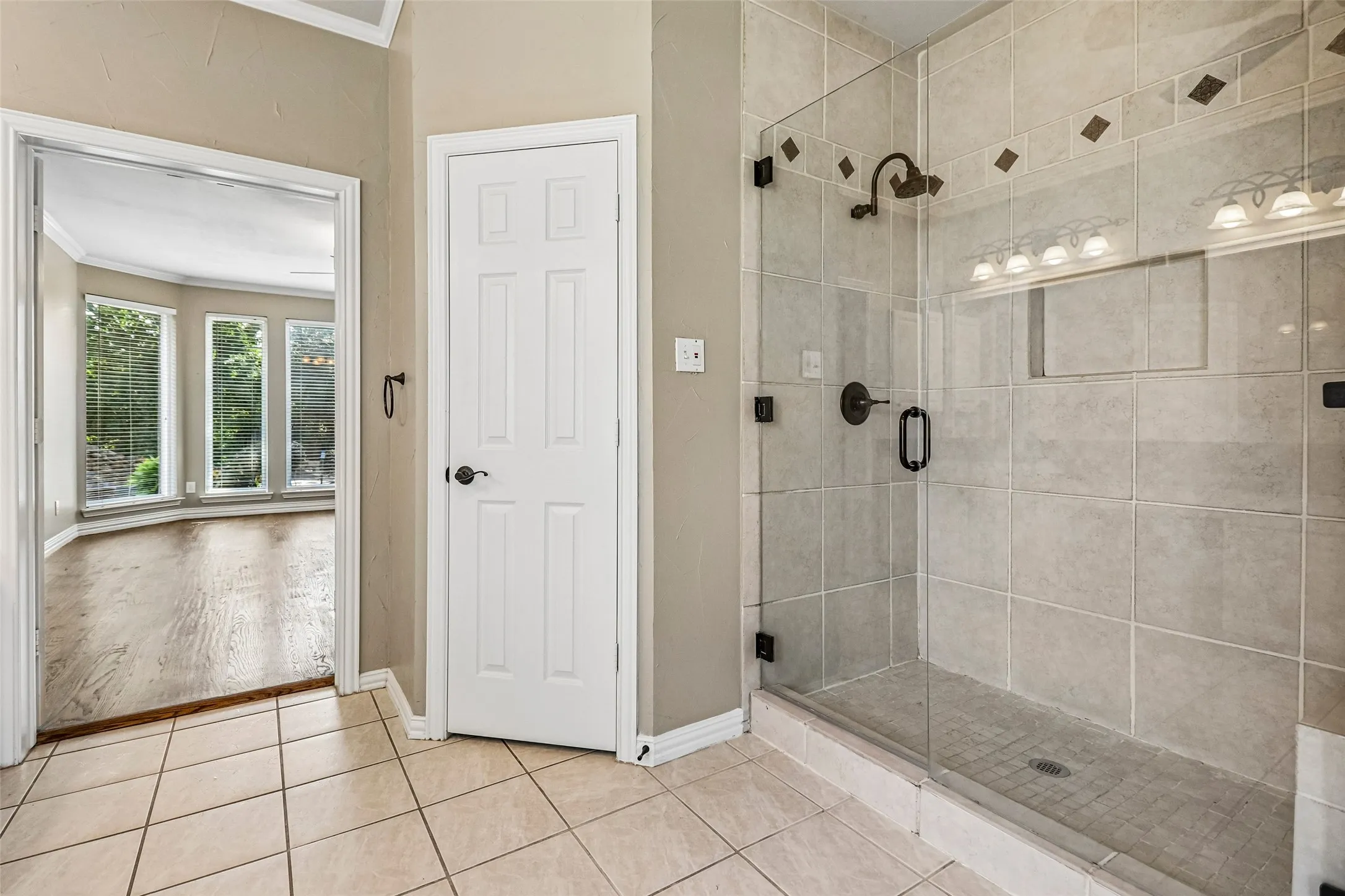 Single Family Residence For Sale in Tarrant County , 3720 Cripple Creek Court, Bedford, Texas 76021, 5 Bedroom, 4 Bathroom, 2 Garage spaces, 3,565 Sqft, built in 1995, mls#21375819, Real Estate Agent in Bedford, Homes For Sale in Tarrant county, Homes For Sale in Bedford, Realtor in Bedford Texas, Real Estate Brokerage Independent Realty Texas, Luminita Cordes Realtor