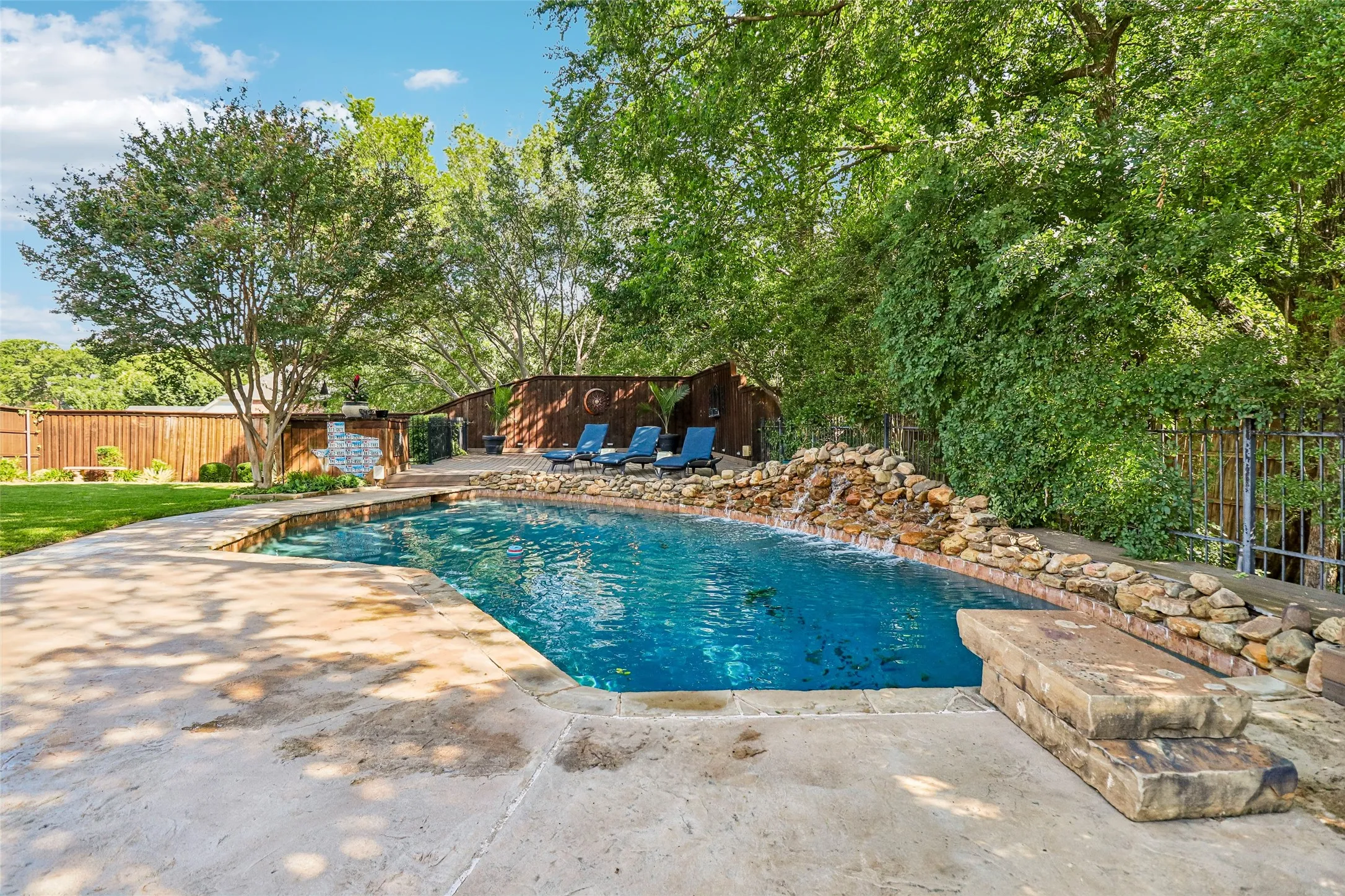 Single Family Residence For Sale in Tarrant County , 3720 Cripple Creek Court, Bedford, Texas 76021, 5 Bedroom, 4 Bathroom, 2 Garage spaces, 3,565 Sqft, built in 1995, mls#21375819, Real Estate Agent in Bedford, Homes For Sale in Tarrant county, Homes For Sale in Bedford, Realtor in Bedford Texas, Real Estate Brokerage Independent Realty Texas, Luminita Cordes Realtor