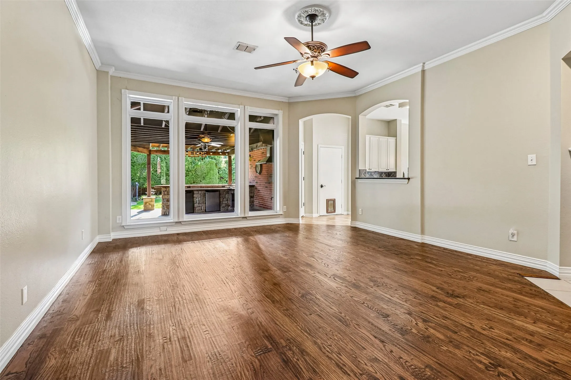 Single Family Residence For Sale in Tarrant County , 3720 Cripple Creek Court, Bedford, Texas 76021, 5 Bedroom, 4 Bathroom, 2 Garage spaces, 3,565 Sqft, built in 1995, mls#21375819, Real Estate Agent in Bedford, Homes For Sale in Tarrant county, Homes For Sale in Bedford, Realtor in Bedford Texas, Real Estate Brokerage Independent Realty Texas, Luminita Cordes Realtor