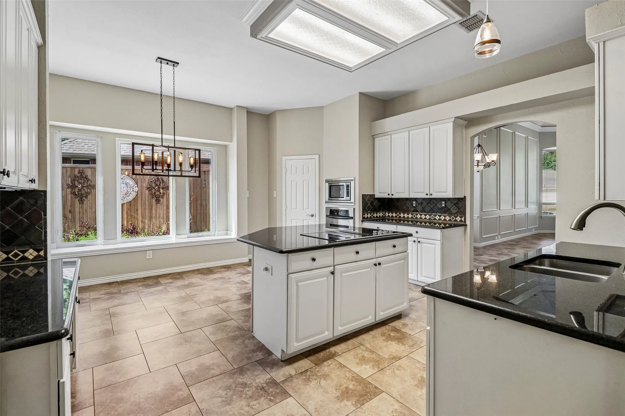Single Family Residence For Sale in Tarrant County , 3720 Cripple Creek Court, Bedford, Texas 76021, 5 Bedroom, 4 Bathroom, 2 Garage spaces, 3,565 Sqft, built in 1995, mls#21375819, Real Estate Agent in Bedford, Homes For Sale in Tarrant county, Homes For Sale in Bedford, Realtor in Bedford Texas, Real Estate Brokerage Independent Realty Texas, Luminita Cordes Realtor