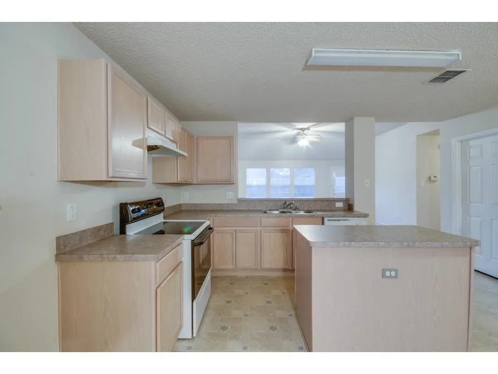 Single Family Residence For Rent in Collin County , 406 Ashland Drive, Wylie, Texas 75098, 4 Bedroom, 3 Bathroom, 2 Garage spaces, 2,614 Sqft, built in 2003, mls#21375852, Real Estate Agent in Wylie, Homes For Rent in Collin county, Homes For Rent in Wylie, Realtor in Wylie Texas, Real Estate Brokerage Independent Realty Texas, Luminita Cordes Realtor