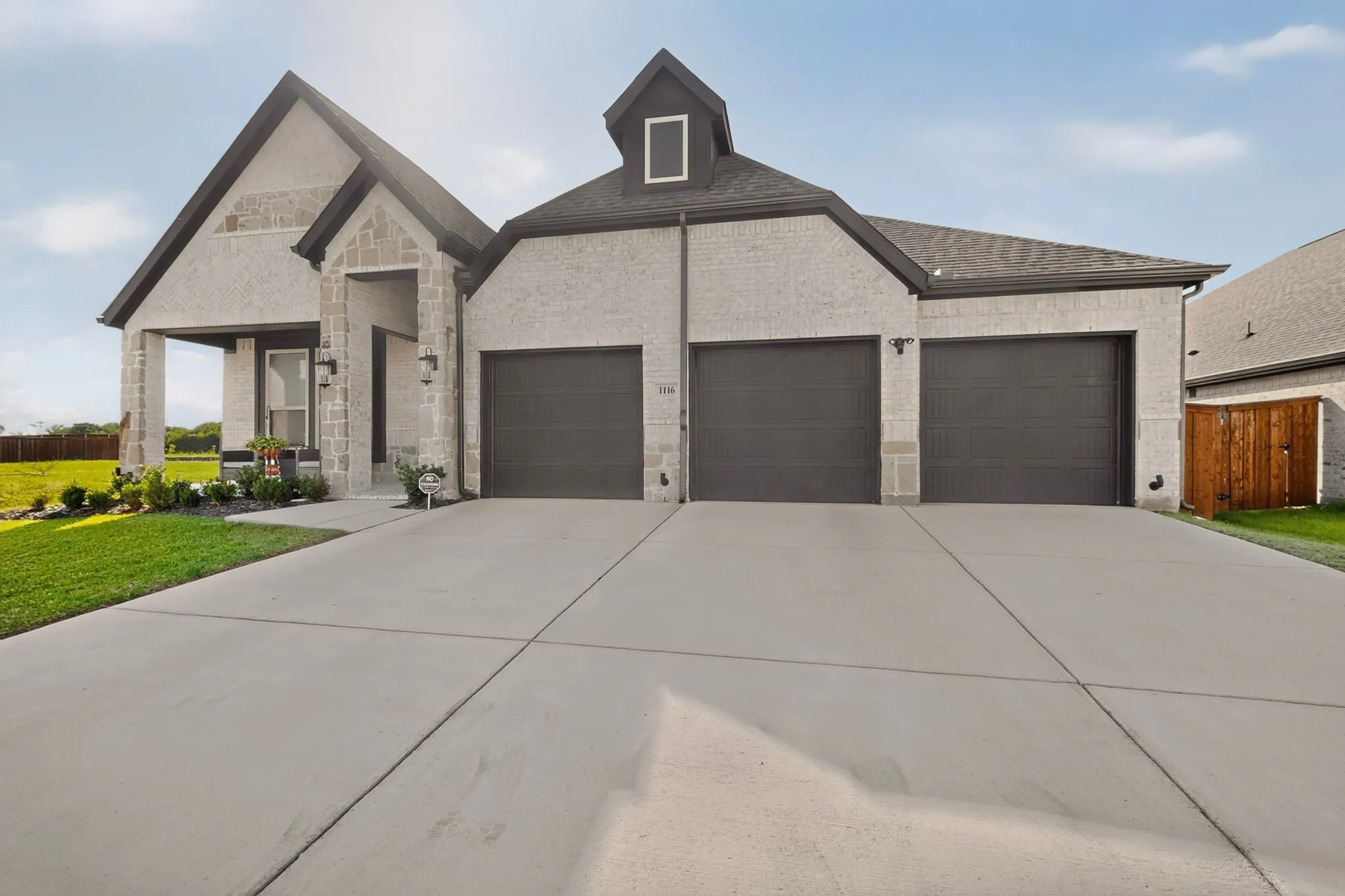 Single Family Residence For Rent in Kaufman County , 1116 Alaska Drive, Forney, Texas 75126, 4 Bedroom, 3 Bathroom, 3 Garage spaces, 2,218 Sqft, built in 2023, mls#21375854, Real Estate Agent in Forney, Homes For Rent in Kaufman county, Homes For Rent in Forney, Realtor in Forney Texas, Real Estate Brokerage Independent Realty Texas, Luminita Cordes Realtor