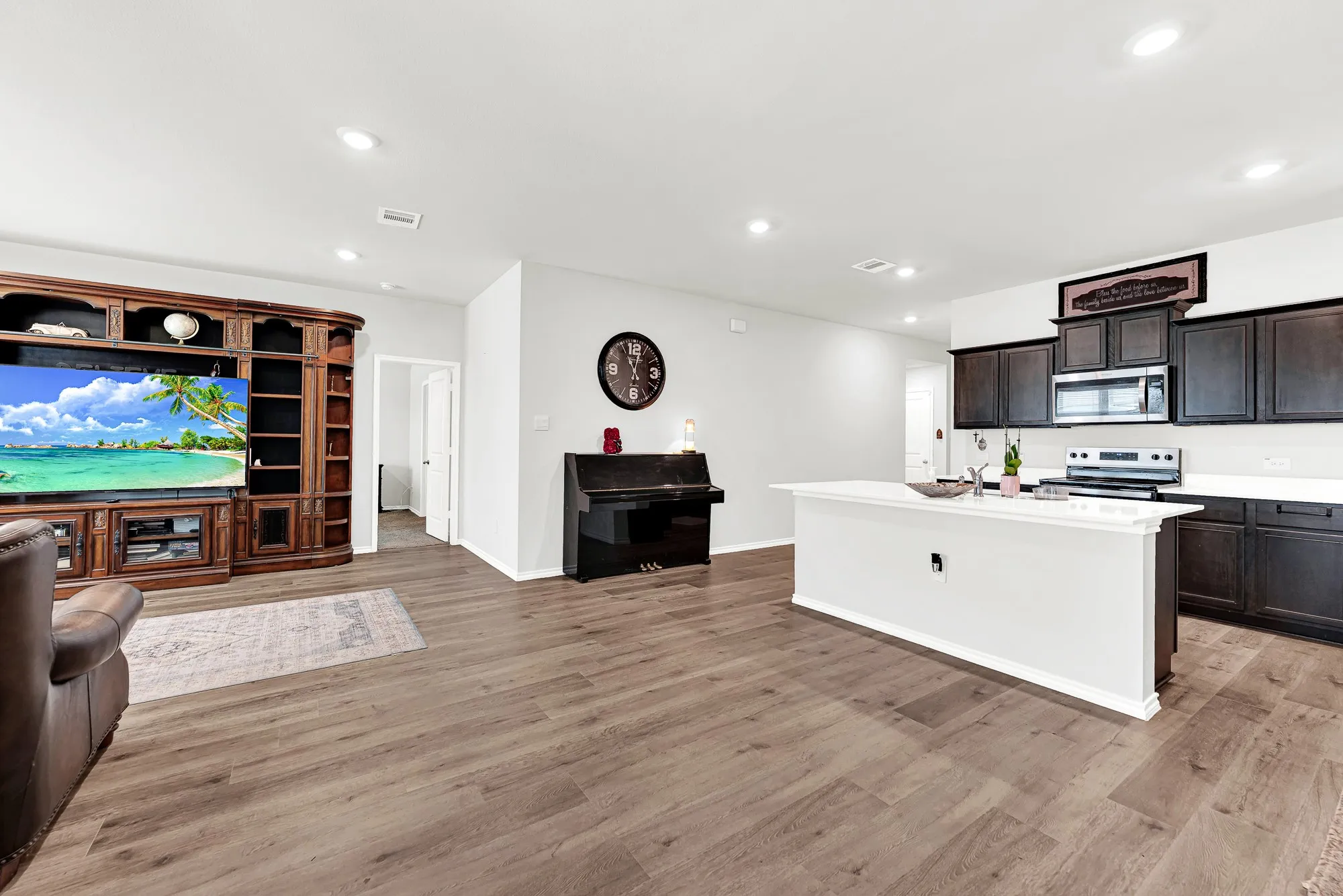 Sweeping sightlines connect the spacious dining area directly to the main living room and kitchen, creating an expansive open-concept living space. It makes everyday family living feel connected, whether you are hosting movie night or serving dessert after dinner.