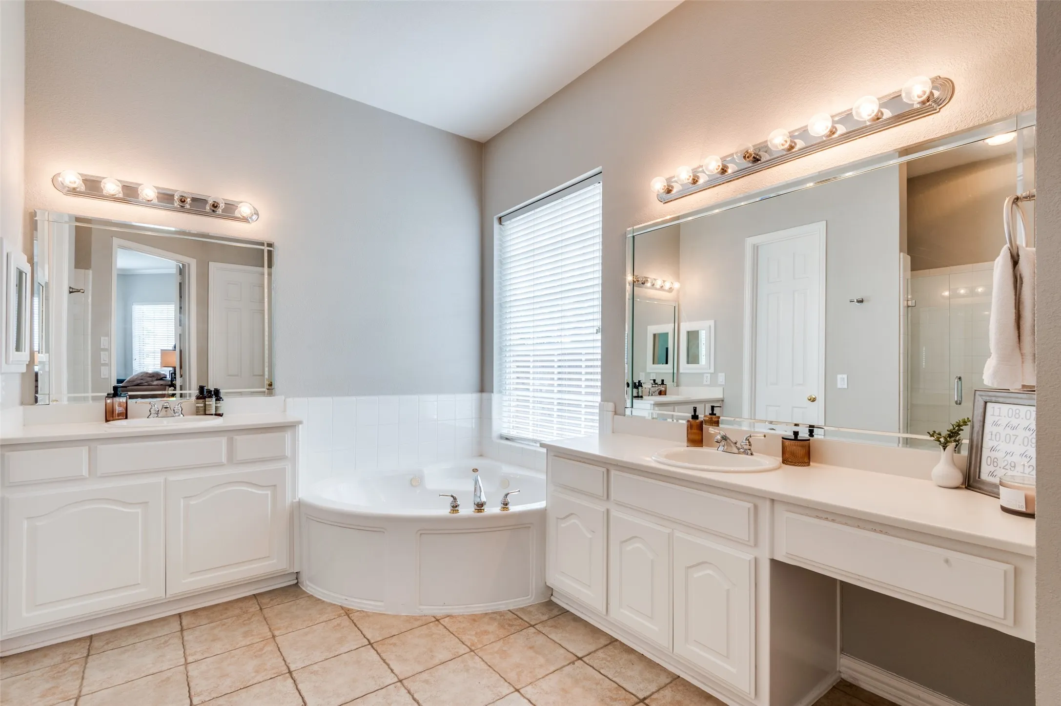 Single Family Residence For Sale in Denton County , 3406 Brighton Court, Highland Village, Texas 75077, 4 Bedroom, 3 Bathroom, 2 Garage spaces, 3,093 Sqft, built in 2000, mls#21292818, Real Estate Agent in Highland Village, Homes For Sale in Denton county, Homes For Sale in Highland Village, Realtor in Highland Village Texas, Real Estate Brokerage Independent Realty Texas, Luminita Cordes Realtor