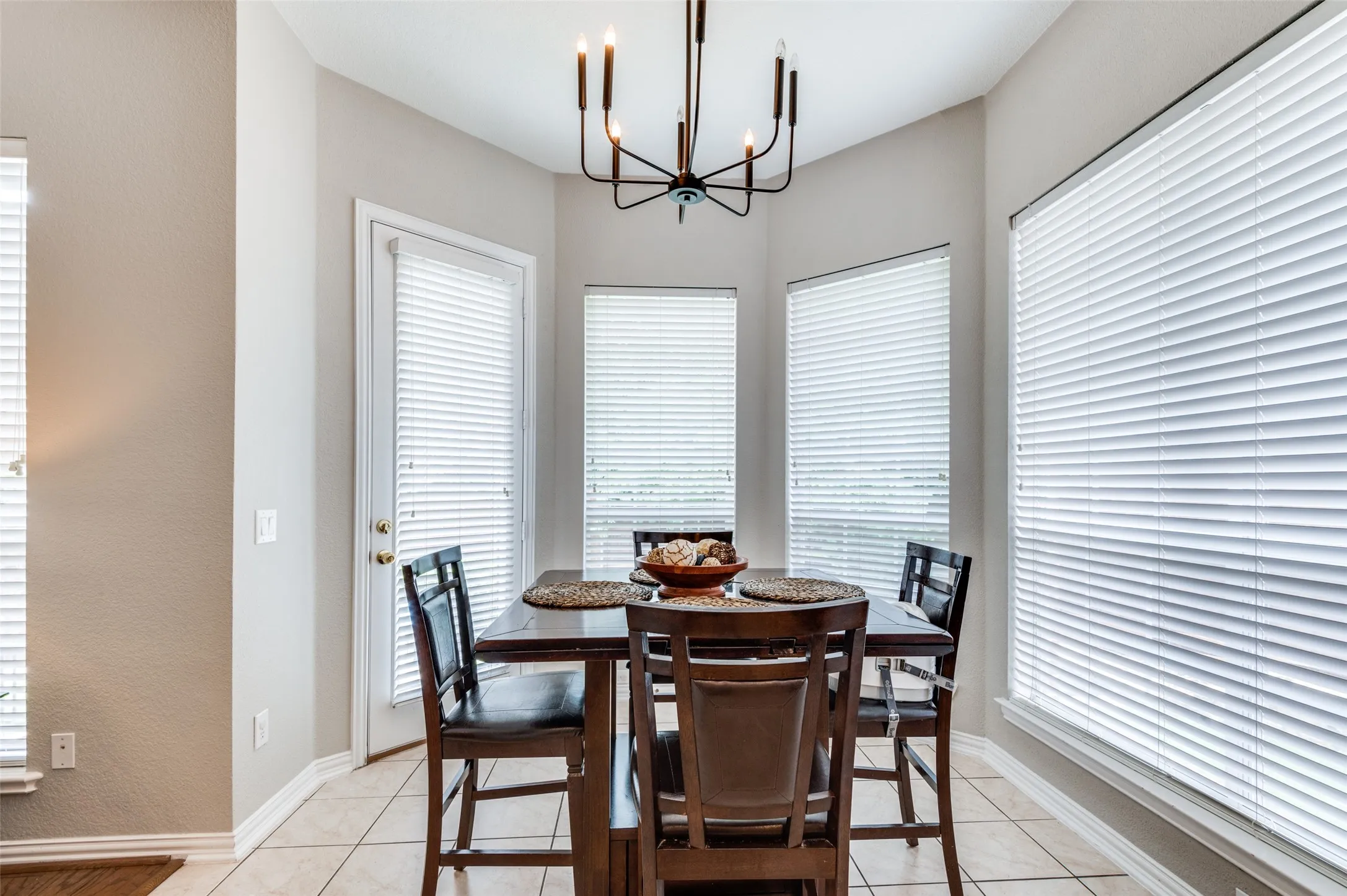Single Family Residence For Sale in Denton County , 3406 Brighton Court, Highland Village, Texas 75077, 4 Bedroom, 3 Bathroom, 2 Garage spaces, 3,093 Sqft, built in 2000, mls#21292818, Real Estate Agent in Highland Village, Homes For Sale in Denton county, Homes For Sale in Highland Village, Realtor in Highland Village Texas, Real Estate Brokerage Independent Realty Texas, Luminita Cordes Realtor