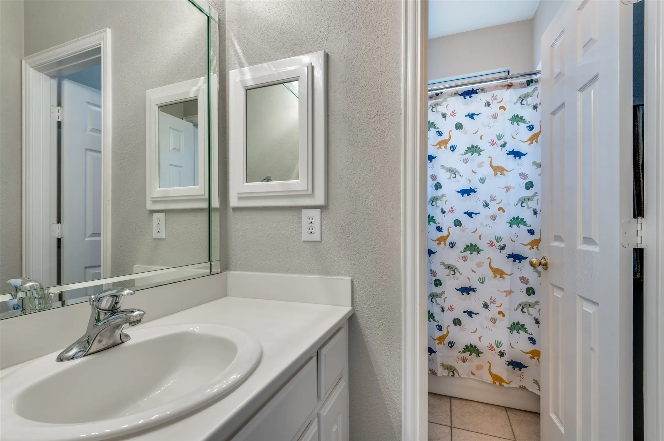 Single Family Residence For Sale in Denton County , 3406 Brighton Court, Highland Village, Texas 75077, 4 Bedroom, 3 Bathroom, 2 Garage spaces, 3,093 Sqft, built in 2000, mls#21292818, Real Estate Agent in Highland Village, Homes For Sale in Denton county, Homes For Sale in Highland Village, Realtor in Highland Village Texas, Real Estate Brokerage Independent Realty Texas, Luminita Cordes Realtor