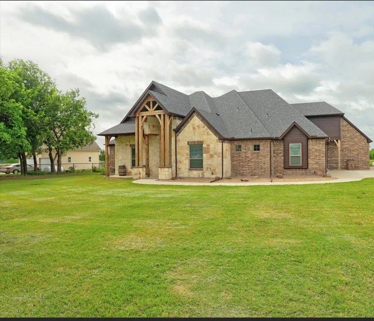 Single Family Residence For Sale in Collin County , 20392 County Road 637, Nevada, Texas 75173, 4 Bedroom, 4 Bathroom, 3 Garage spaces, 3,671 Sqft, built in 2014, mls#21375832, Real Estate Agent in Nevada, Homes For Sale in Collin county, Homes For Sale in Nevada, Realtor in Nevada Texas, Real Estate Brokerage Independent Realty Texas, Luminita Cordes Realtor