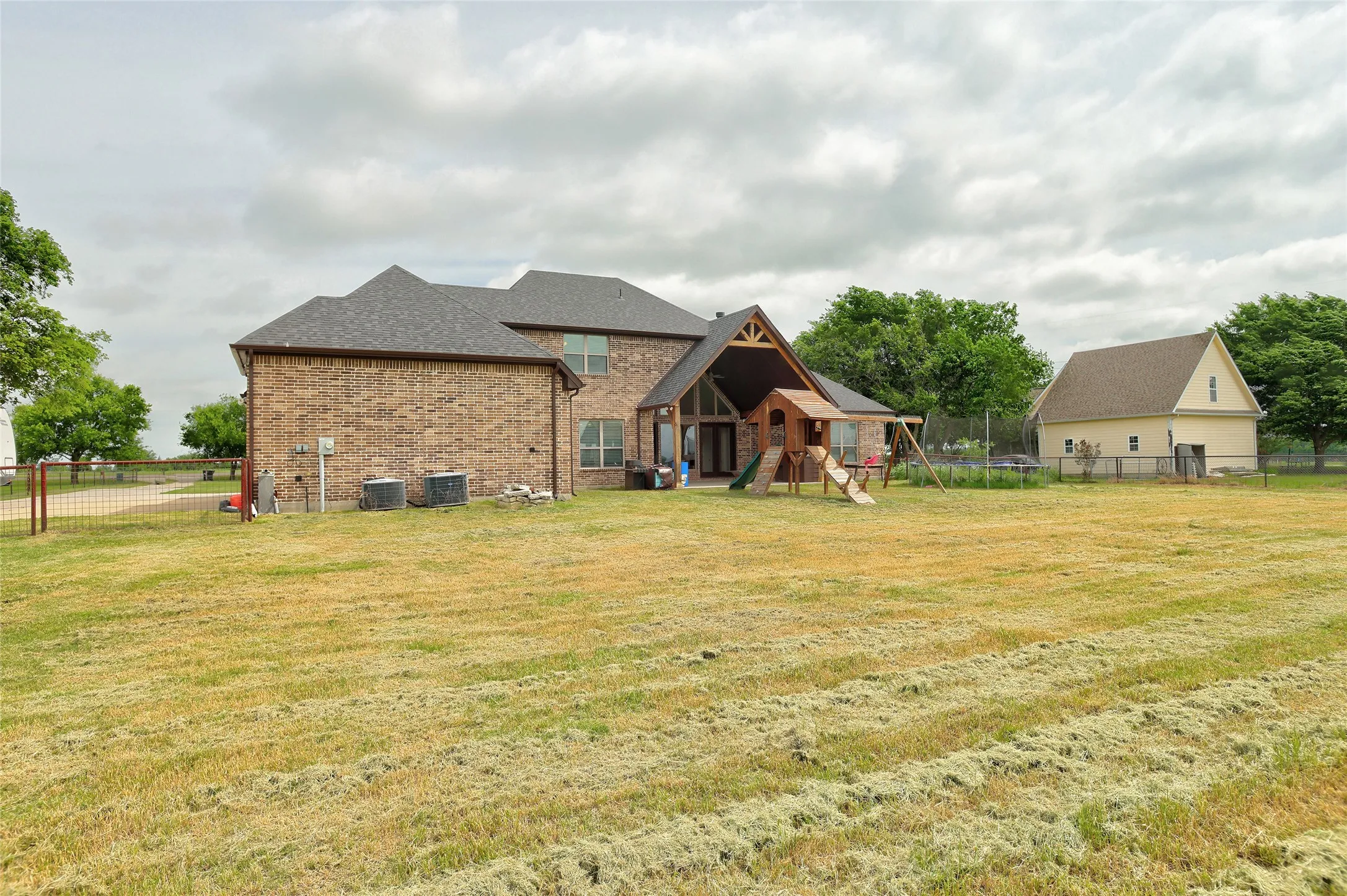 Single Family Residence For Sale in Collin County , 20392 County Road 637, Nevada, Texas 75173, 4 Bedroom, 4 Bathroom, 3 Garage spaces, 3,671 Sqft, built in 2014, mls#21375832, Real Estate Agent in Nevada, Homes For Sale in Collin county, Homes For Sale in Nevada, Realtor in Nevada Texas, Real Estate Brokerage Independent Realty Texas, Luminita Cordes Realtor