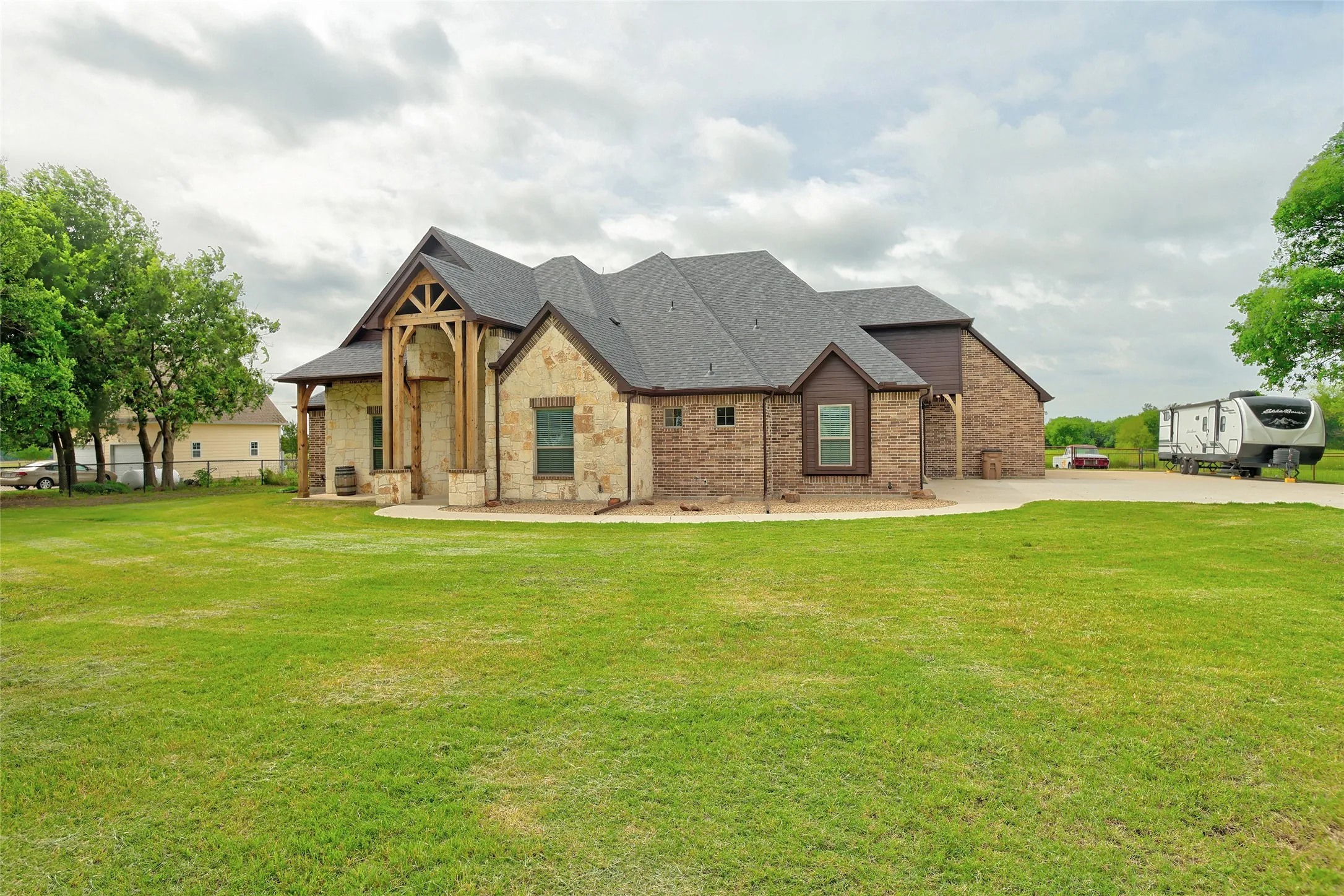 Single Family Residence For Sale in Collin County , 20392 County Road 637, Nevada, Texas 75173, 4 Bedroom, 4 Bathroom, 3 Garage spaces, 3,671 Sqft, built in 2014, mls#21375832, Real Estate Agent in Nevada, Homes For Sale in Collin county, Homes For Sale in Nevada, Realtor in Nevada Texas, Real Estate Brokerage Independent Realty Texas, Luminita Cordes Realtor