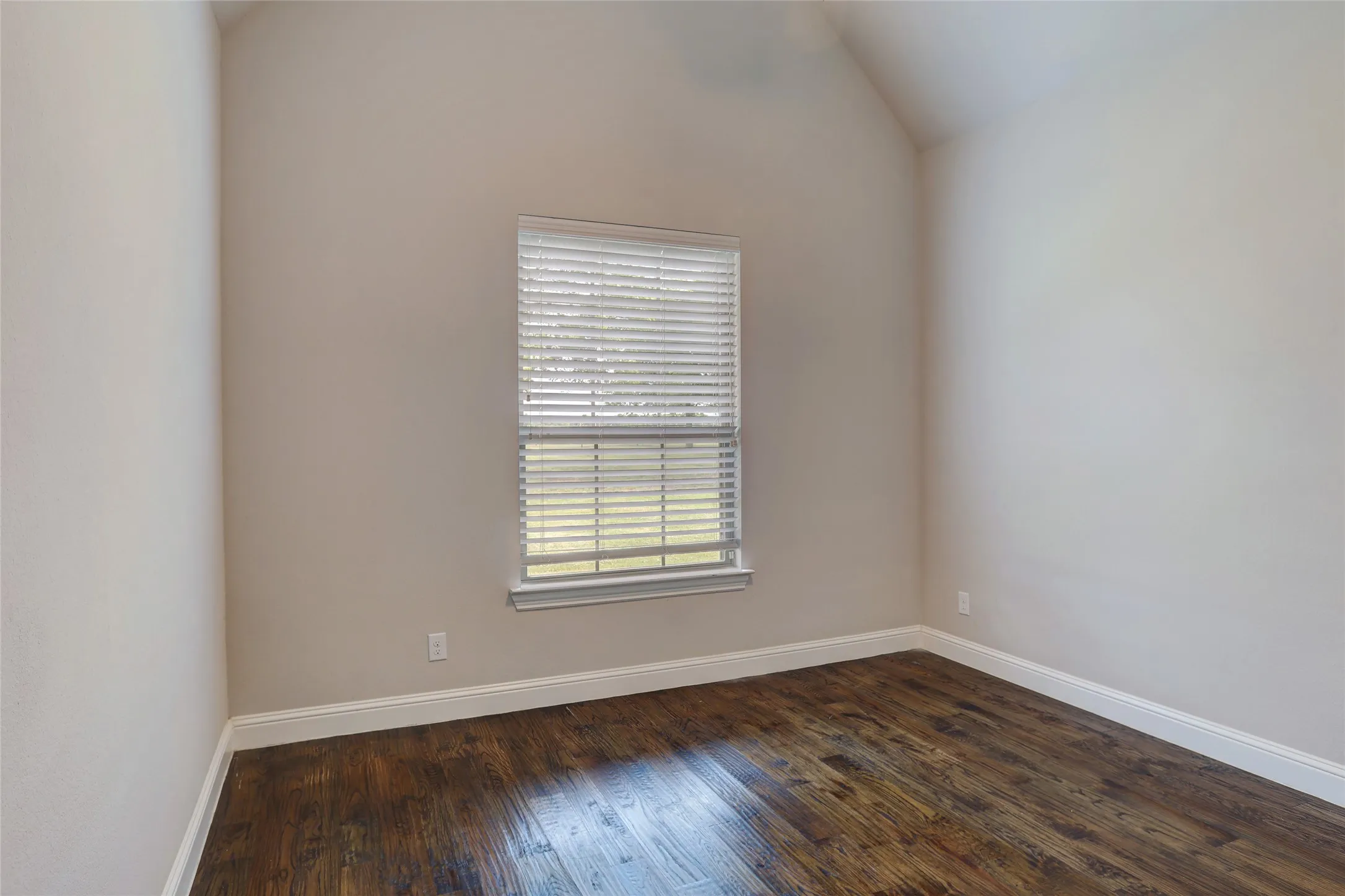 Single Family Residence For Sale in Collin County , 20392 County Road 637, Nevada, Texas 75173, 4 Bedroom, 4 Bathroom, 3 Garage spaces, 3,671 Sqft, built in 2014, mls#21375832, Real Estate Agent in Nevada, Homes For Sale in Collin county, Homes For Sale in Nevada, Realtor in Nevada Texas, Real Estate Brokerage Independent Realty Texas, Luminita Cordes Realtor