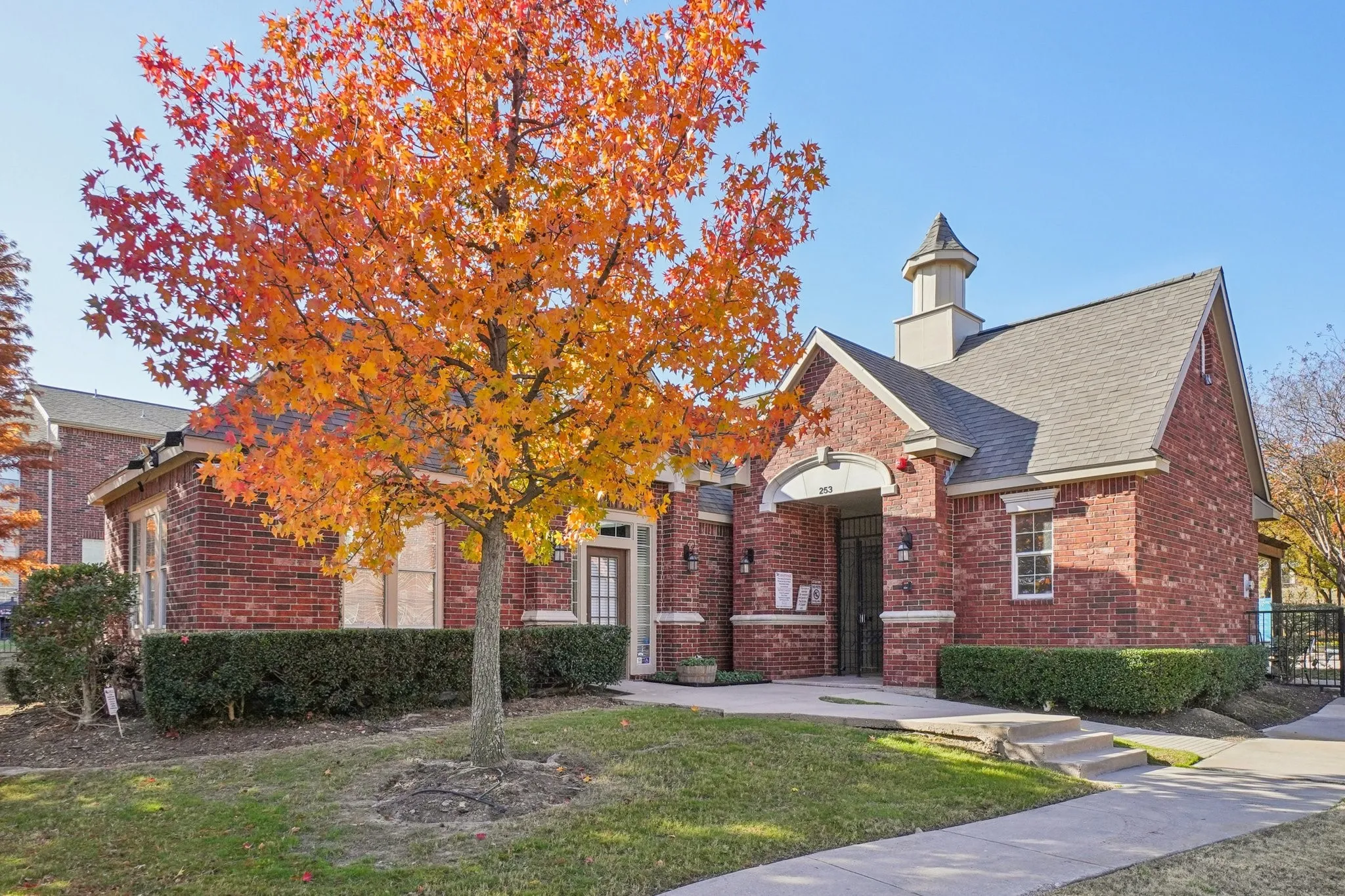 Townhouse For Rent in Dallas County , 1049 Colonial Drive, Coppell, Texas 75019, 3 Bedroom, 3 Bathroom, 2 Garage spaces, 1,954 Sqft, built in 2003, mls#21375861, Real Estate Agent in Coppell, Homes For Rent in Dallas county, Homes For Rent in Coppell, Realtor in Coppell Texas, Real Estate Brokerage Independent Realty Texas, Luminita Cordes Realtor