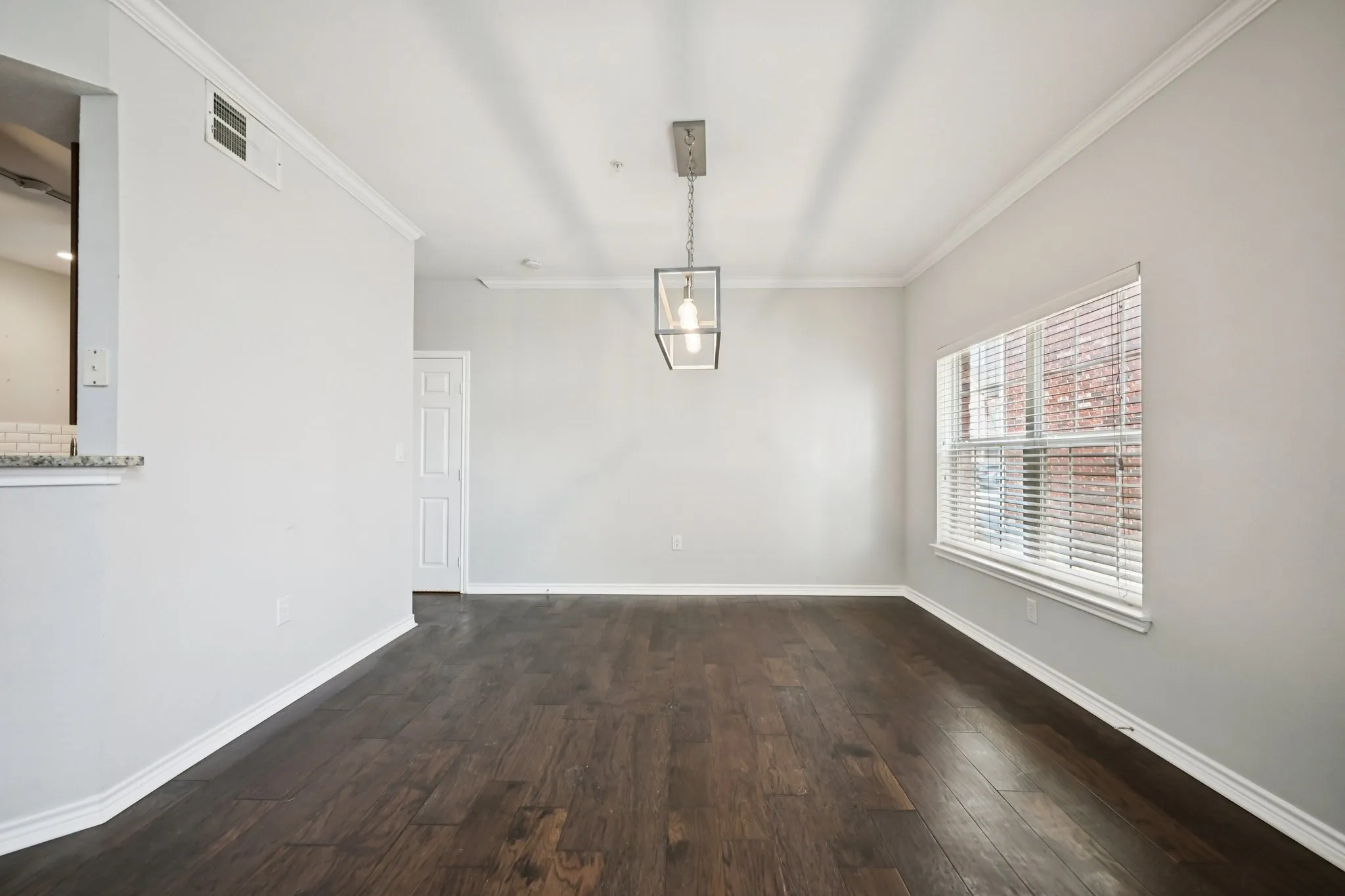Townhouse For Rent in Dallas County , 1049 Colonial Drive, Coppell, Texas 75019, 3 Bedroom, 3 Bathroom, 2 Garage spaces, 1,954 Sqft, built in 2003, mls#21375861, Real Estate Agent in Coppell, Homes For Rent in Dallas county, Homes For Rent in Coppell, Realtor in Coppell Texas, Real Estate Brokerage Independent Realty Texas, Luminita Cordes Realtor