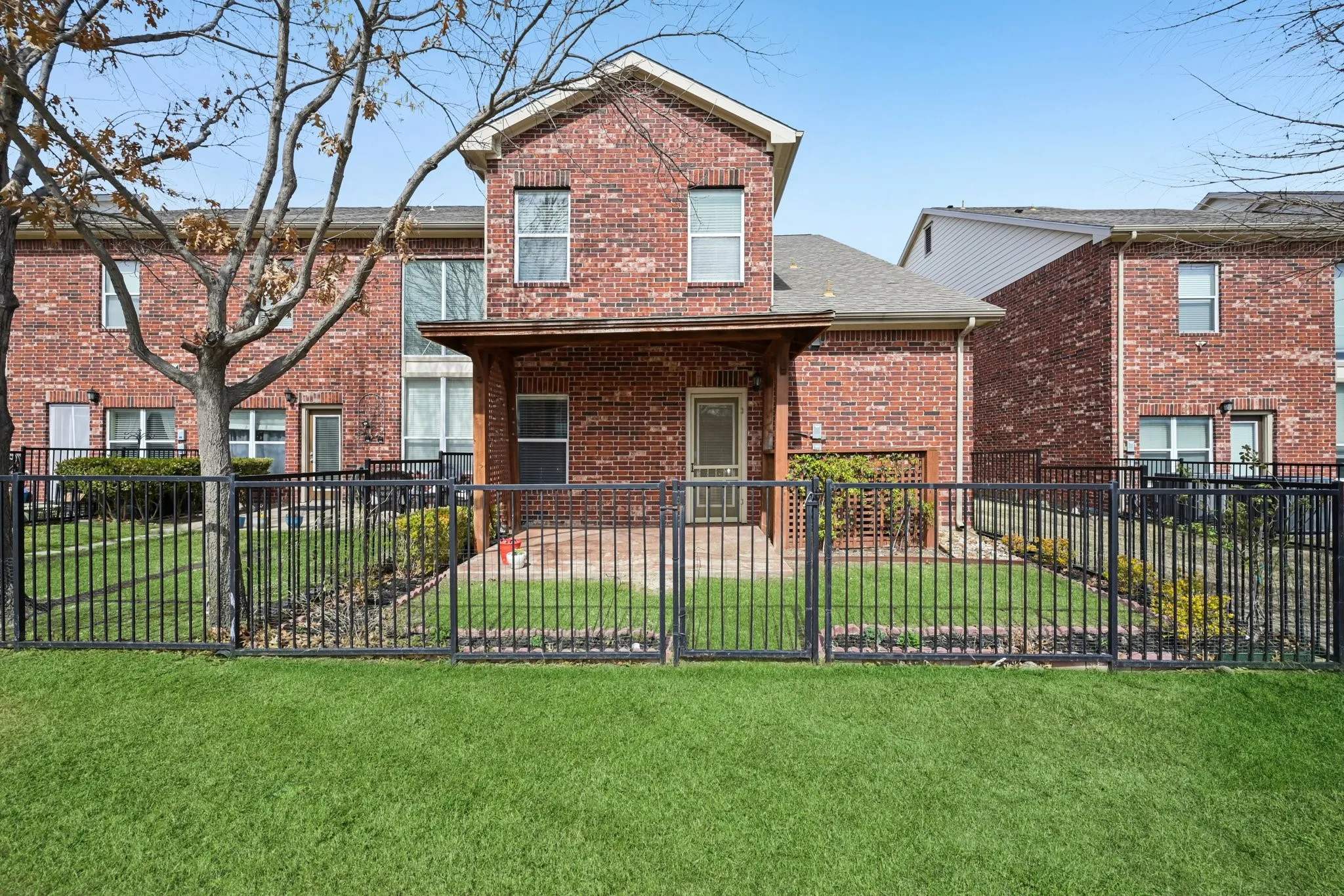 Townhouse For Rent in Dallas County , 1049 Colonial Drive, Coppell, Texas 75019, 3 Bedroom, 3 Bathroom, 2 Garage spaces, 1,954 Sqft, built in 2003, mls#21375861, Real Estate Agent in Coppell, Homes For Rent in Dallas county, Homes For Rent in Coppell, Realtor in Coppell Texas, Real Estate Brokerage Independent Realty Texas, Luminita Cordes Realtor