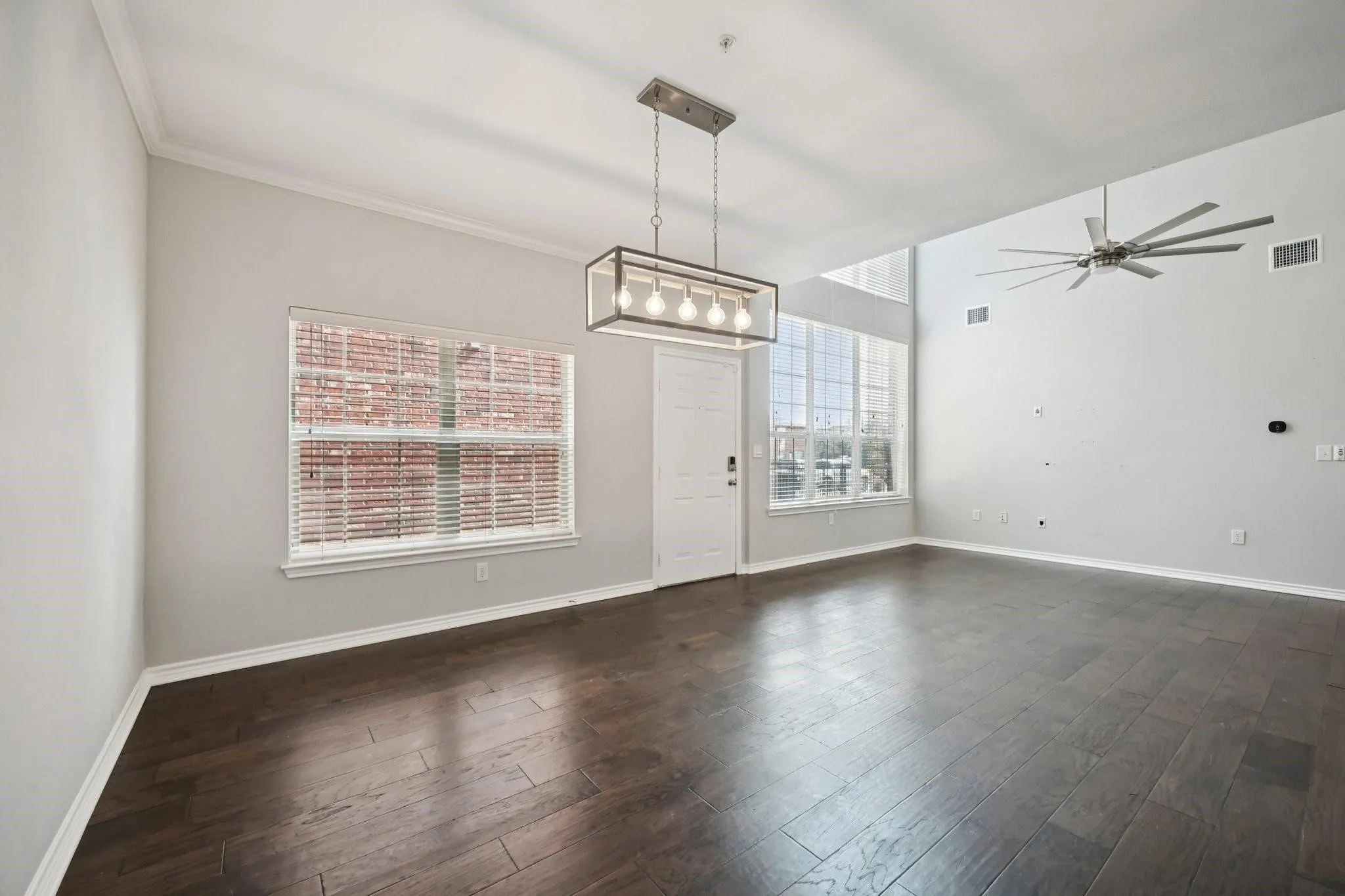 Townhouse For Rent in Dallas County , 1049 Colonial Drive, Coppell, Texas 75019, 3 Bedroom, 3 Bathroom, 2 Garage spaces, 1,954 Sqft, built in 2003, mls#21375861, Real Estate Agent in Coppell, Homes For Rent in Dallas county, Homes For Rent in Coppell, Realtor in Coppell Texas, Real Estate Brokerage Independent Realty Texas, Luminita Cordes Realtor
