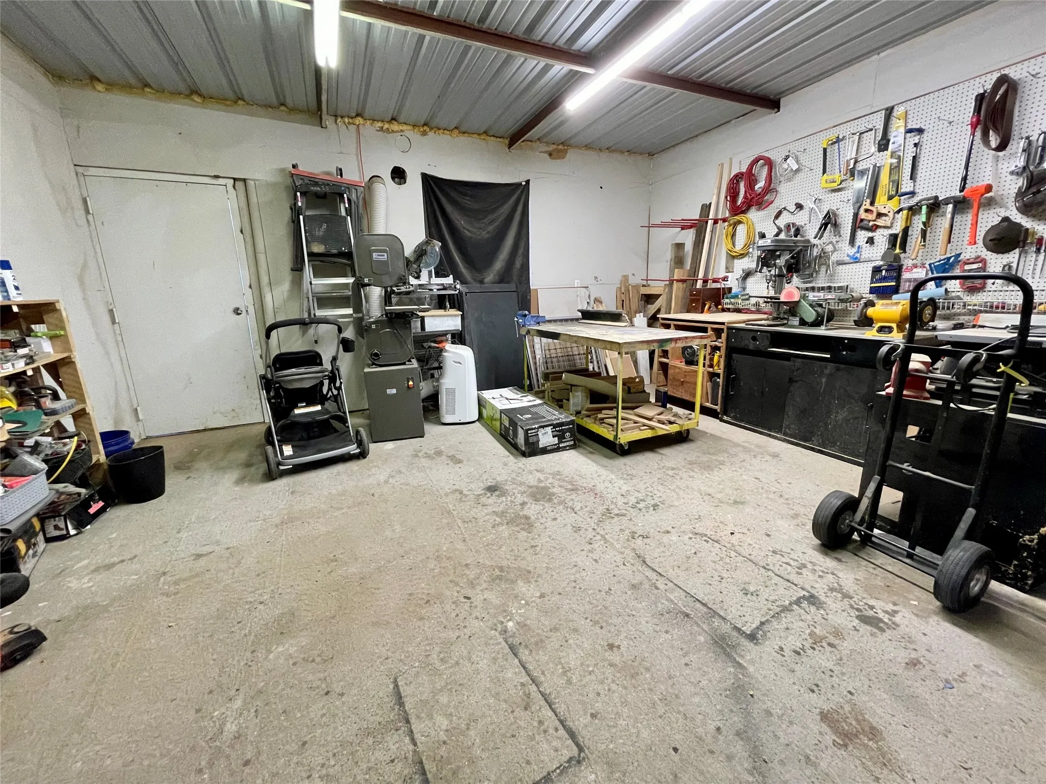Single Family Residence For Rent in Jack County , 209 N Bowie Street, Jacksboro, Texas 76458, 3 Bedroom, 2 Bathroom, Garage spaces, 2,064 Sqft, built in 1975, mls#21375853, Real Estate Agent in Jacksboro, Homes For Rent in Jack county, Homes For Rent in Jacksboro, Realtor in Jacksboro Texas, Real Estate Brokerage Independent Realty Texas, Luminita Cordes Realtor