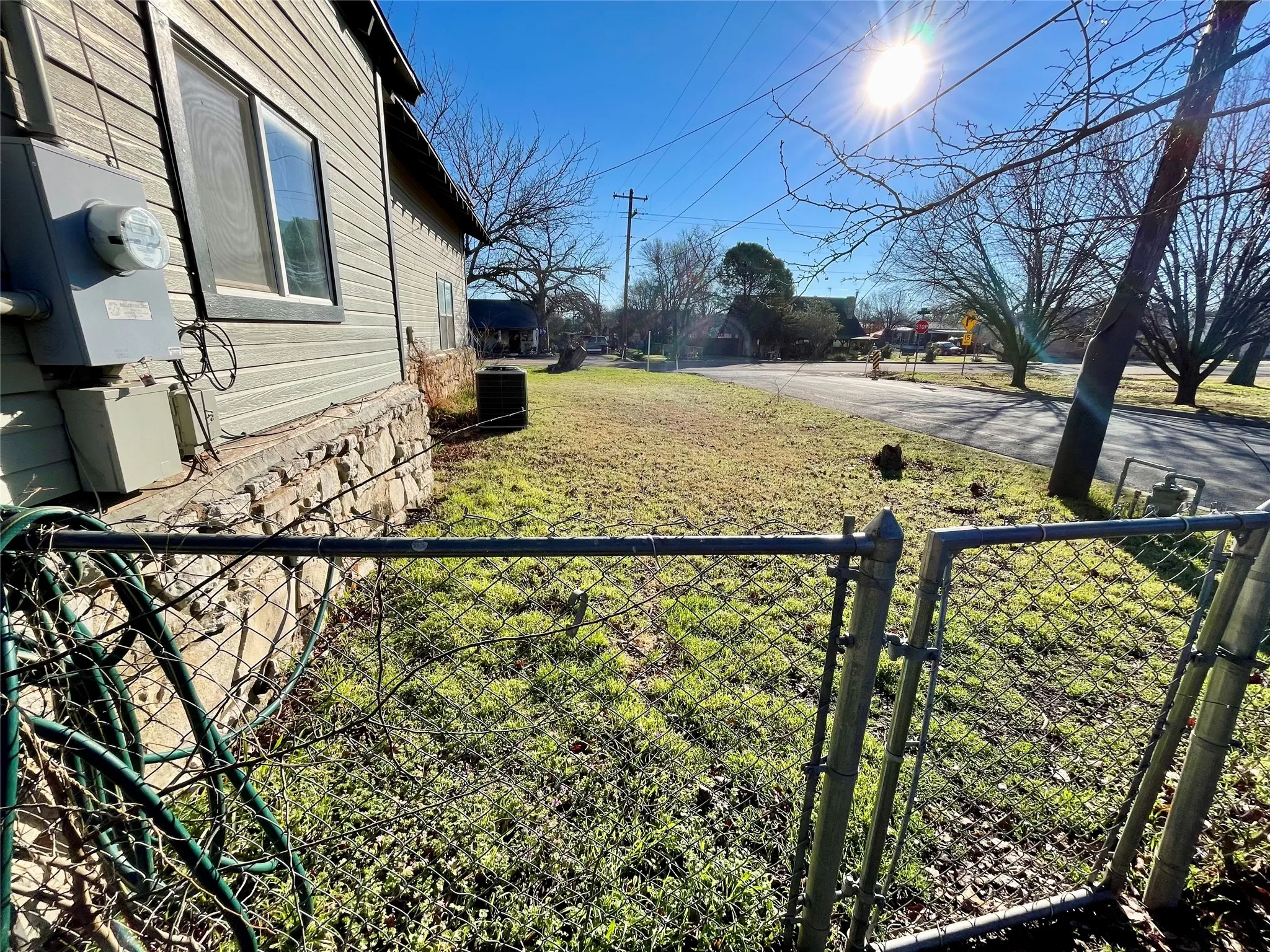 Single Family Residence For Rent in Jack County , 209 N Bowie Street, Jacksboro, Texas 76458, 3 Bedroom, 2 Bathroom, Garage spaces, 2,064 Sqft, built in 1975, mls#21375853, Real Estate Agent in Jacksboro, Homes For Rent in Jack county, Homes For Rent in Jacksboro, Realtor in Jacksboro Texas, Real Estate Brokerage Independent Realty Texas, Luminita Cordes Realtor