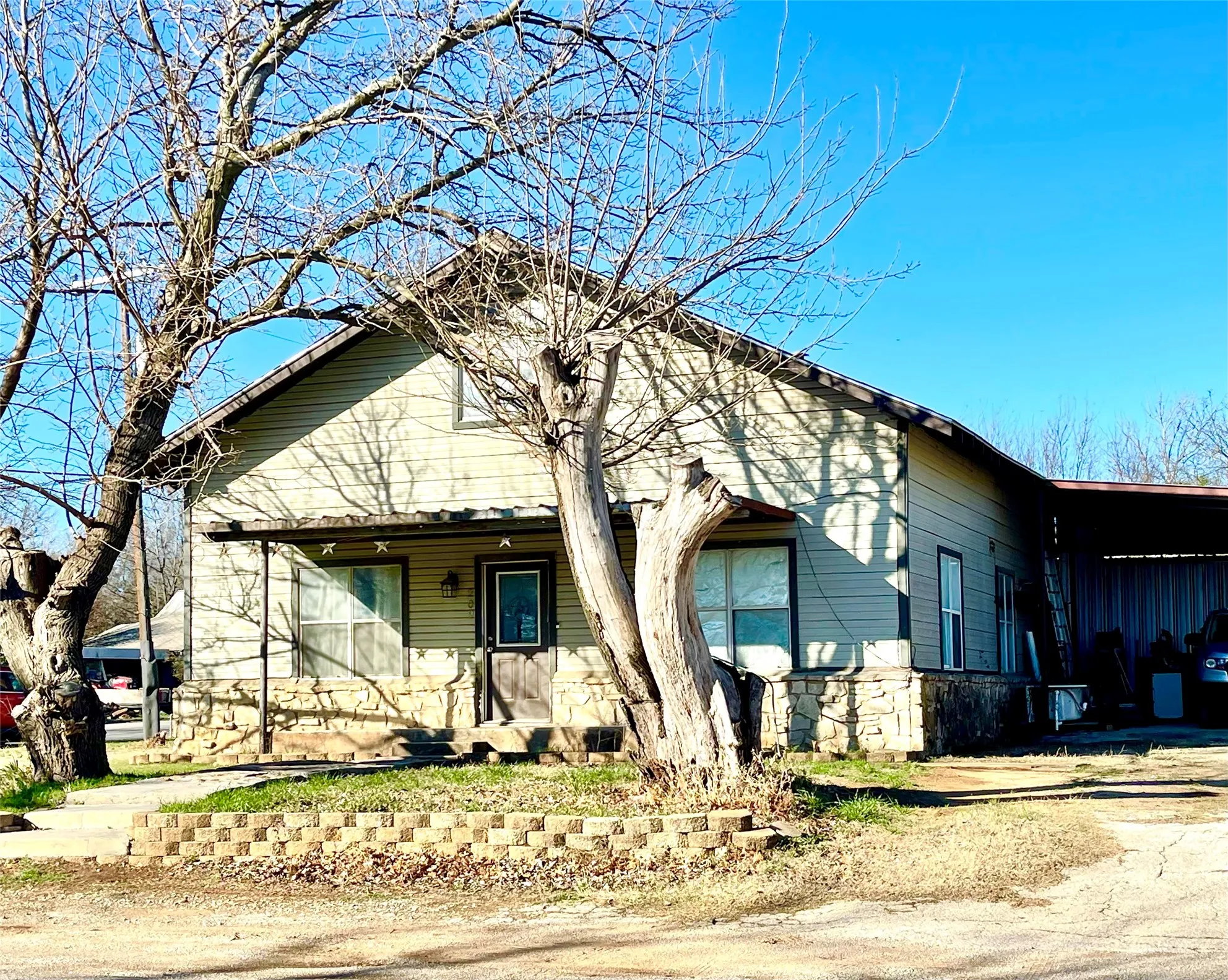 Single Family Residence For Rent in Jack County , 209 N Bowie Street, Jacksboro, Texas 76458, 3 Bedroom, 2 Bathroom, Garage spaces, 2,064 Sqft, built in 1975, mls#21375853, Real Estate Agent in Jacksboro, Homes For Rent in Jack county, Homes For Rent in Jacksboro, Realtor in Jacksboro Texas, Real Estate Brokerage Independent Realty Texas, Luminita Cordes Realtor