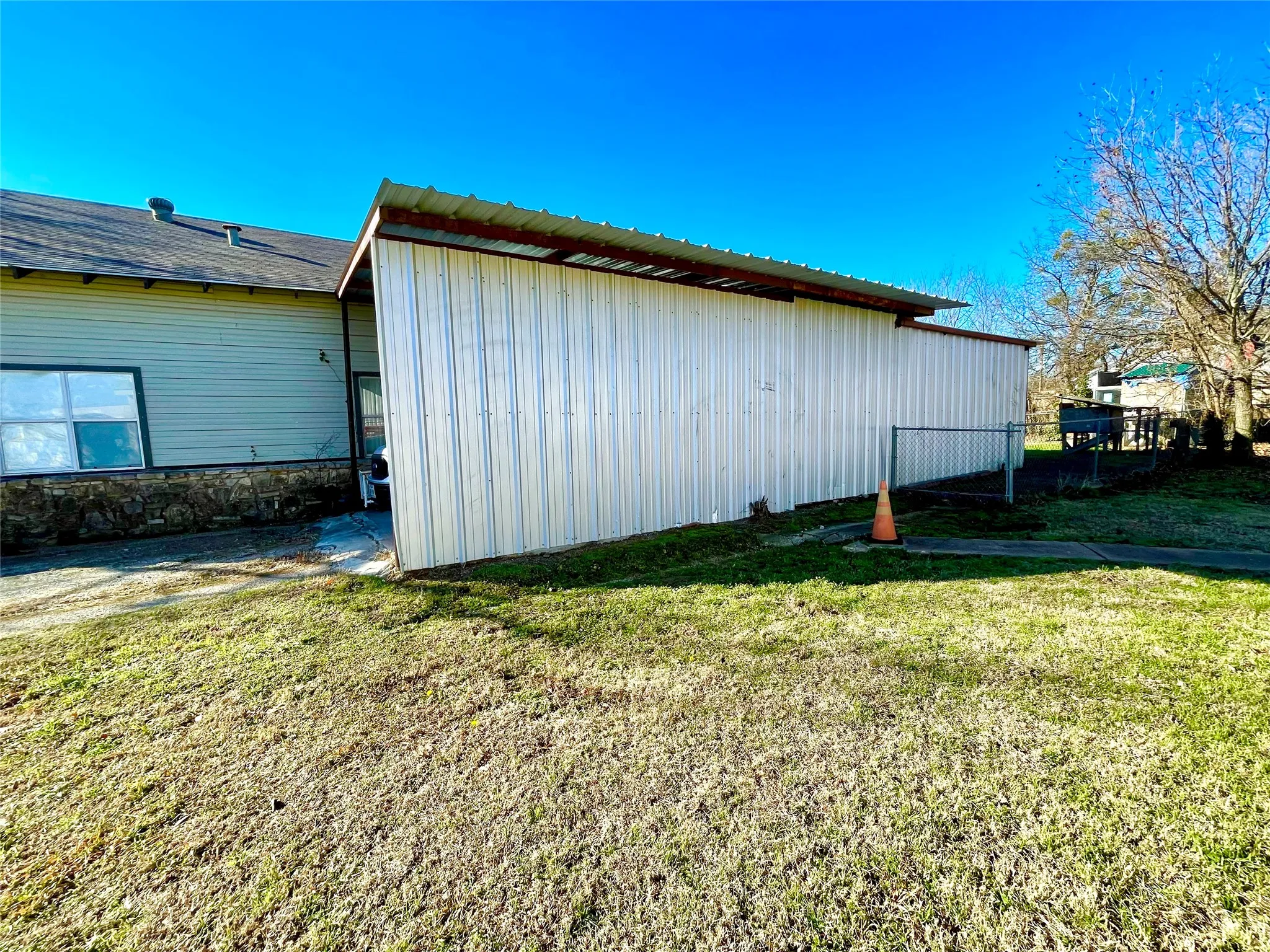 Single Family Residence For Rent in Jack County , 209 N Bowie Street, Jacksboro, Texas 76458, 3 Bedroom, 2 Bathroom, Garage spaces, 2,064 Sqft, built in 1975, mls#21375853, Real Estate Agent in Jacksboro, Homes For Rent in Jack county, Homes For Rent in Jacksboro, Realtor in Jacksboro Texas, Real Estate Brokerage Independent Realty Texas, Luminita Cordes Realtor