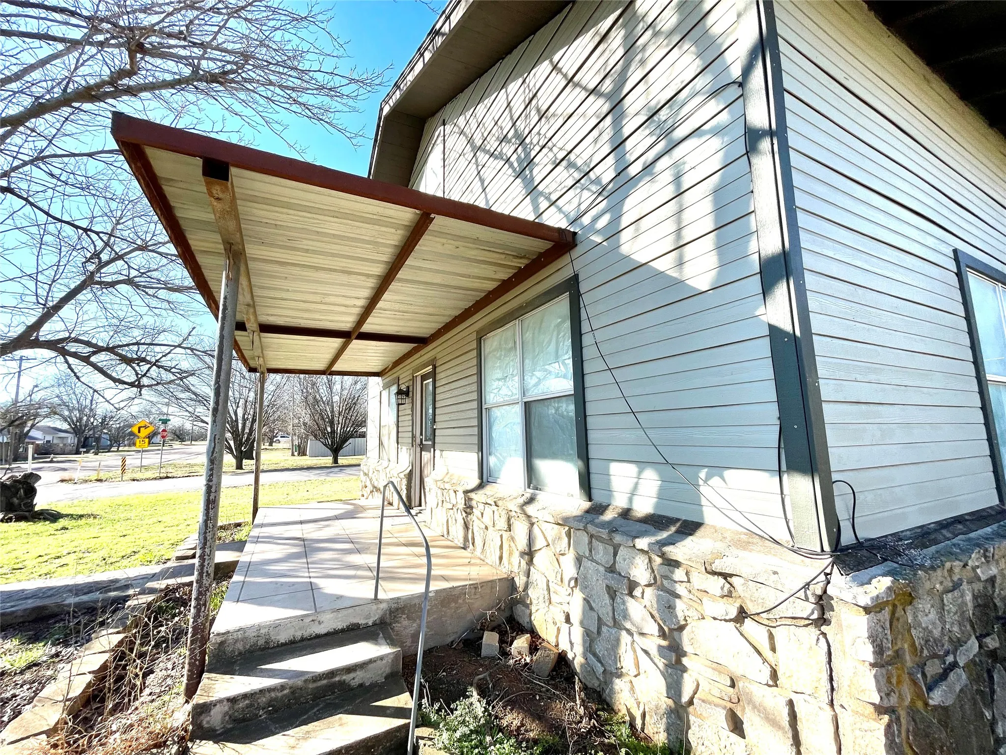 Single Family Residence For Rent in Jack County , 209 N Bowie Street, Jacksboro, Texas 76458, 3 Bedroom, 2 Bathroom, Garage spaces, 2,064 Sqft, built in 1975, mls#21375853, Real Estate Agent in Jacksboro, Homes For Rent in Jack county, Homes For Rent in Jacksboro, Realtor in Jacksboro Texas, Real Estate Brokerage Independent Realty Texas, Luminita Cordes Realtor