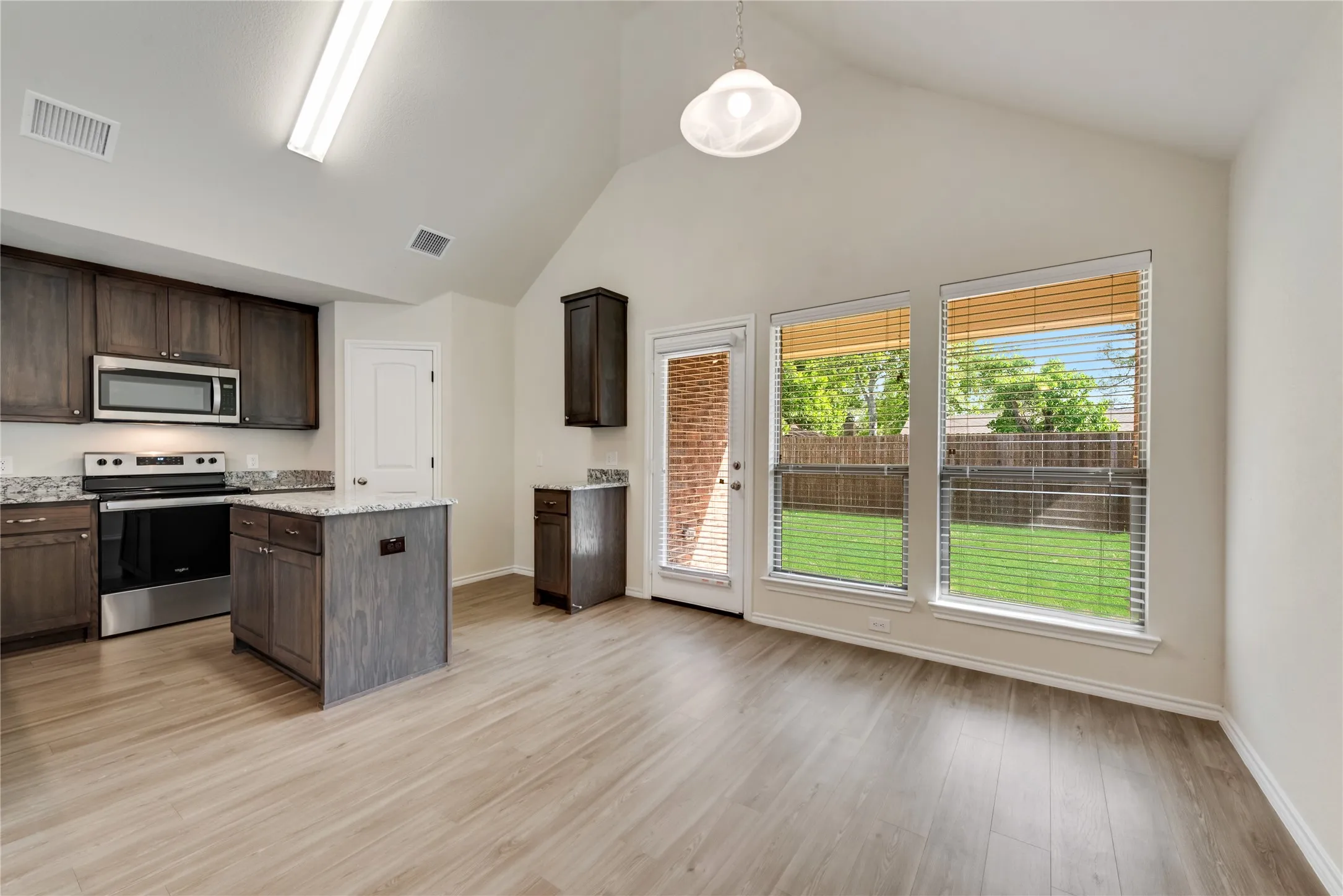 Single Family Residence For Rent in Dallas County , 1711 Wooley Way, Seagoville, Texas 75159, 4 Bedroom, 2 Bathroom, 2 Garage spaces, 1,741 Sqft, built in 2022, mls#21375816, Real Estate Agent in Seagoville, Homes For Rent in Dallas county, Homes For Rent in Seagoville, Realtor in Seagoville Texas, Real Estate Brokerage Independent Realty Texas, Luminita Cordes Realtor