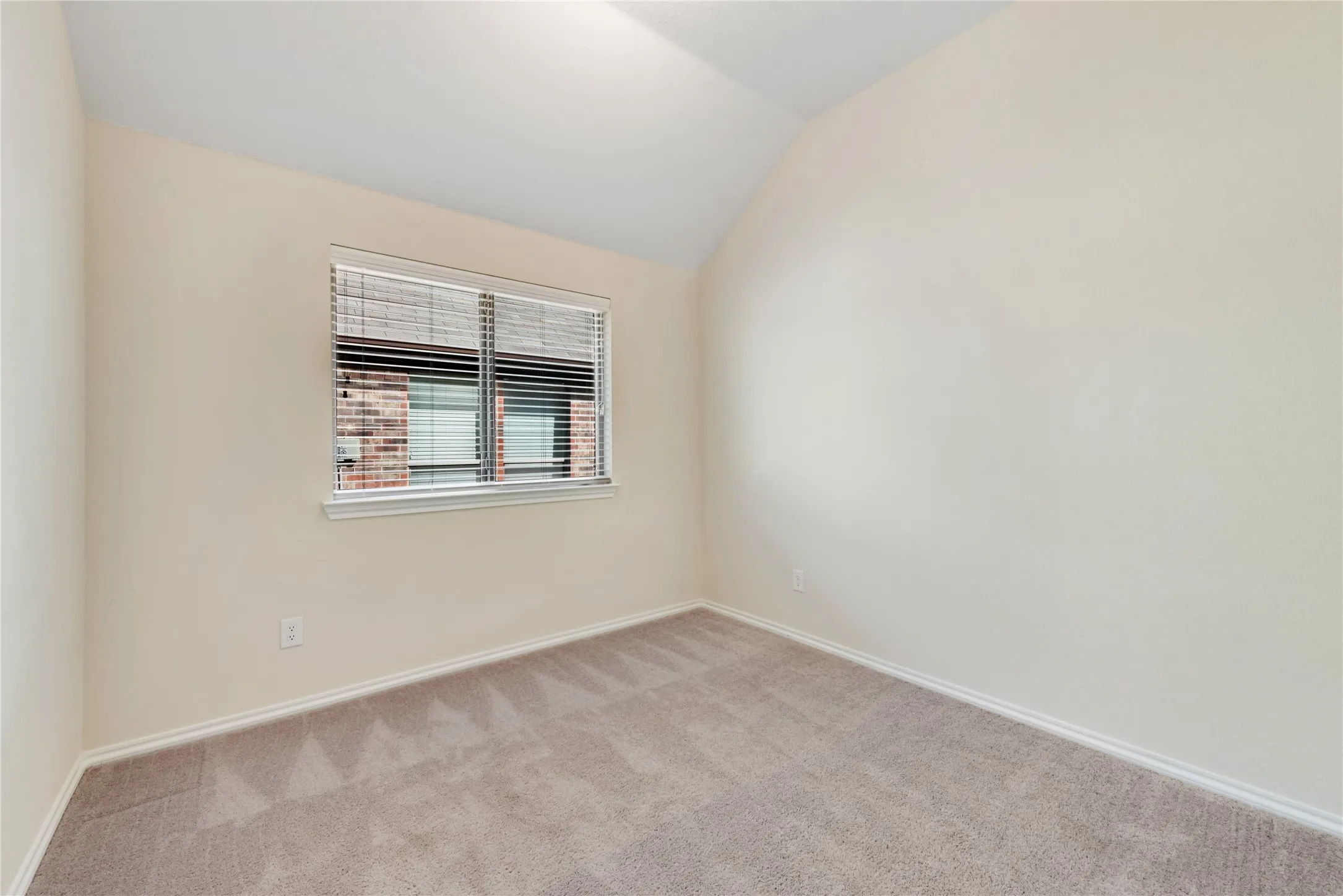 Single Family Residence For Rent in Dallas County , 1711 Wooley Way, Seagoville, Texas 75159, 4 Bedroom, 2 Bathroom, 2 Garage spaces, 1,741 Sqft, built in 2022, mls#21375816, Real Estate Agent in Seagoville, Homes For Rent in Dallas county, Homes For Rent in Seagoville, Realtor in Seagoville Texas, Real Estate Brokerage Independent Realty Texas, Luminita Cordes Realtor