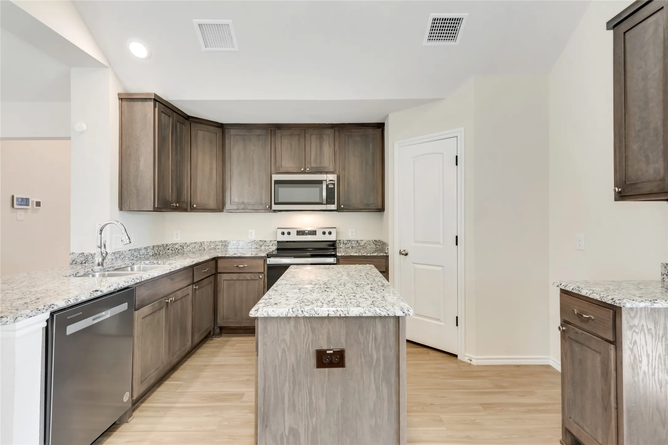 Single Family Residence For Rent in Dallas County , 1711 Wooley Way, Seagoville, Texas 75159, 4 Bedroom, 2 Bathroom, 2 Garage spaces, 1,741 Sqft, built in 2022, mls#21375816, Real Estate Agent in Seagoville, Homes For Rent in Dallas county, Homes For Rent in Seagoville, Realtor in Seagoville Texas, Real Estate Brokerage Independent Realty Texas, Luminita Cordes Realtor