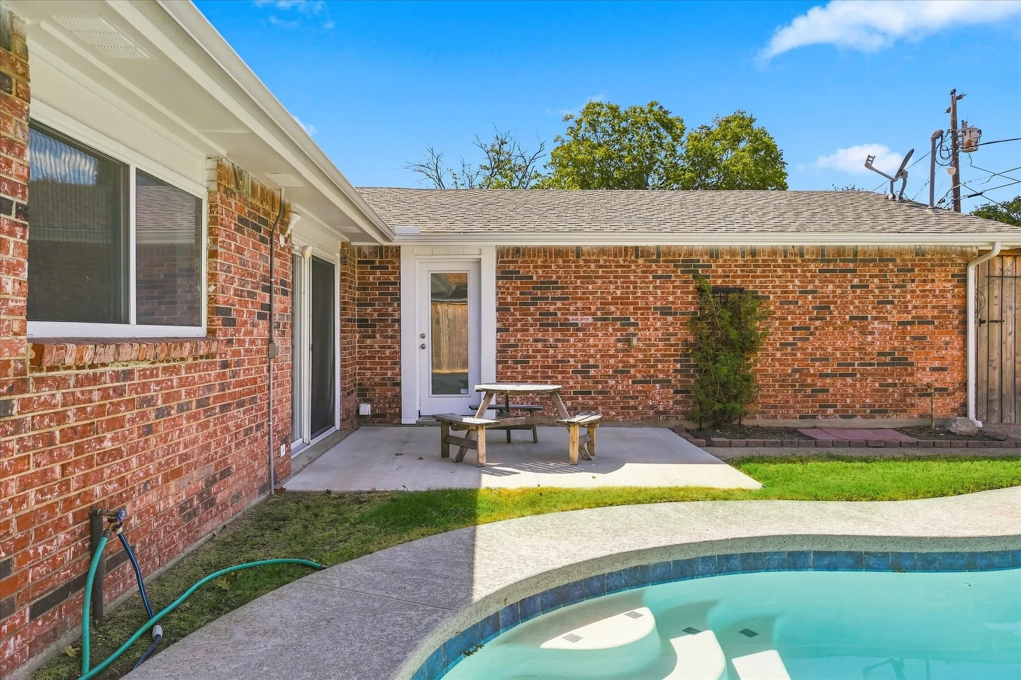 Single Family Residence For Sale in Collin County , 1405 Wind Cave Circle, Plano, Texas 75023, 3 Bedroom, 2 Bathroom, 2 Garage spaces, 1,610 Sqft, built in 1973, mls#21375870, Real Estate Agent in Plano, Homes For Sale in Collin county, Homes For Sale in Plano, Realtor in Plano Texas, Real Estate Brokerage Independent Realty Texas, Luminita Cordes Realtor