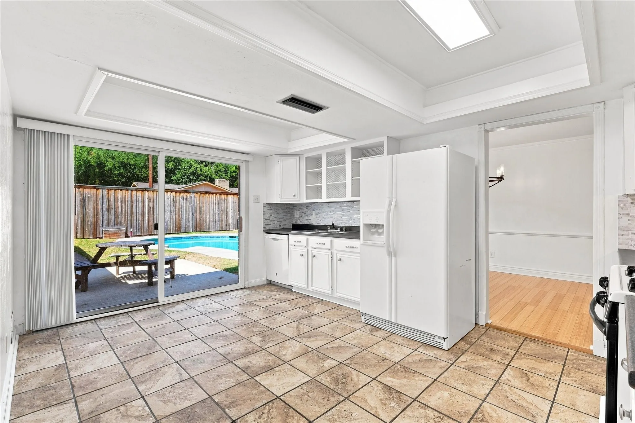 Single Family Residence For Sale in Collin County , 1405 Wind Cave Circle, Plano, Texas 75023, 3 Bedroom, 2 Bathroom, 2 Garage spaces, 1,610 Sqft, built in 1973, mls#21375870, Real Estate Agent in Plano, Homes For Sale in Collin county, Homes For Sale in Plano, Realtor in Plano Texas, Real Estate Brokerage Independent Realty Texas, Luminita Cordes Realtor