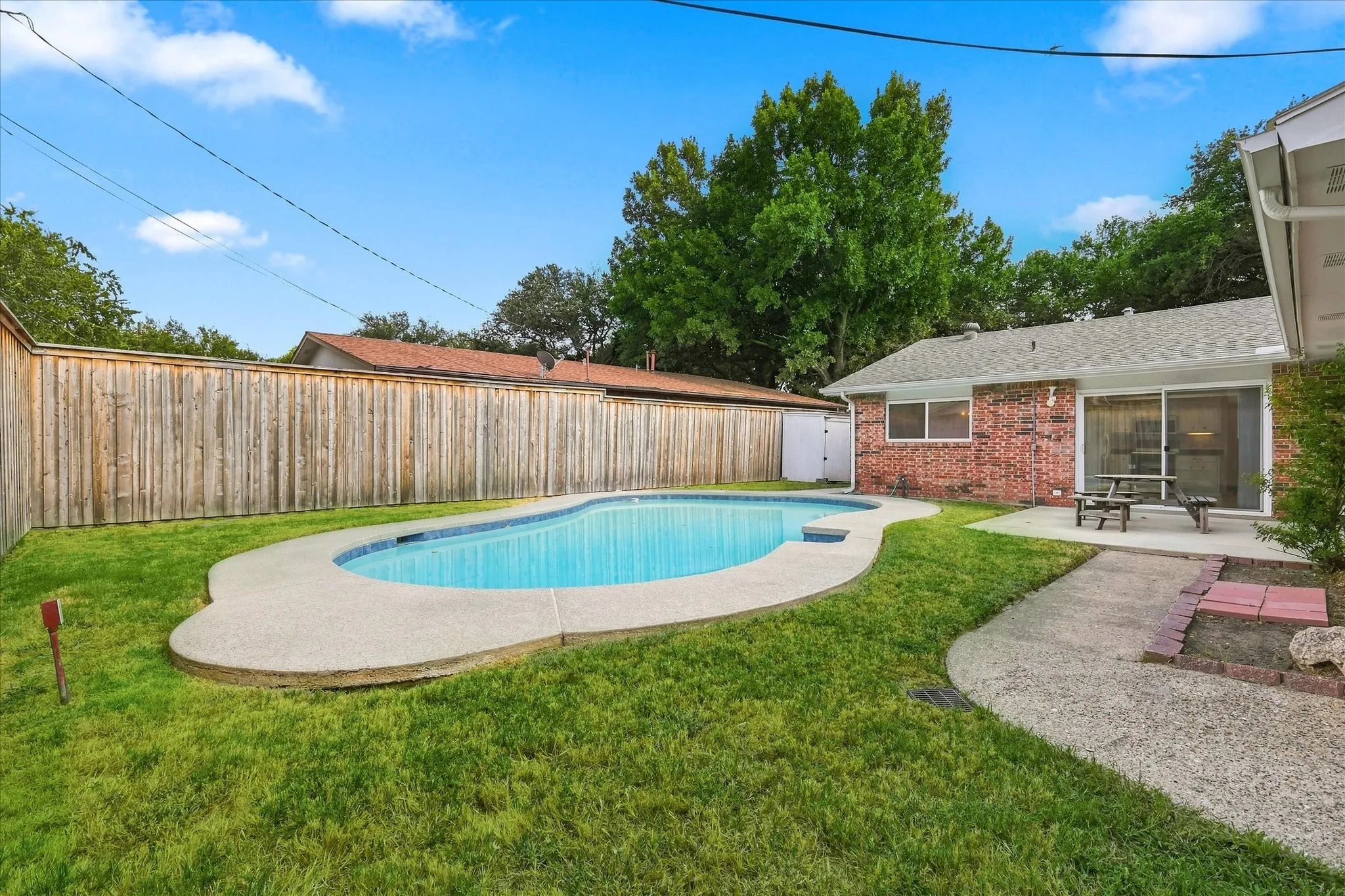 Single Family Residence For Sale in Collin County , 1405 Wind Cave Circle, Plano, Texas 75023, 3 Bedroom, 2 Bathroom, 2 Garage spaces, 1,610 Sqft, built in 1973, mls#21375870, Real Estate Agent in Plano, Homes For Sale in Collin county, Homes For Sale in Plano, Realtor in Plano Texas, Real Estate Brokerage Independent Realty Texas, Luminita Cordes Realtor