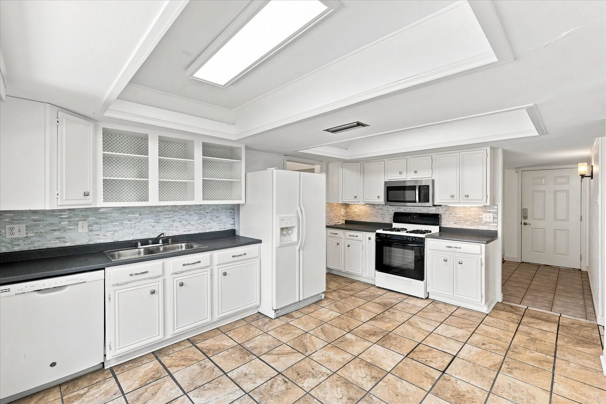 Single Family Residence For Sale in Collin County , 1405 Wind Cave Circle, Plano, Texas 75023, 3 Bedroom, 2 Bathroom, 2 Garage spaces, 1,610 Sqft, built in 1973, mls#21375870, Real Estate Agent in Plano, Homes For Sale in Collin county, Homes For Sale in Plano, Realtor in Plano Texas, Real Estate Brokerage Independent Realty Texas, Luminita Cordes Realtor