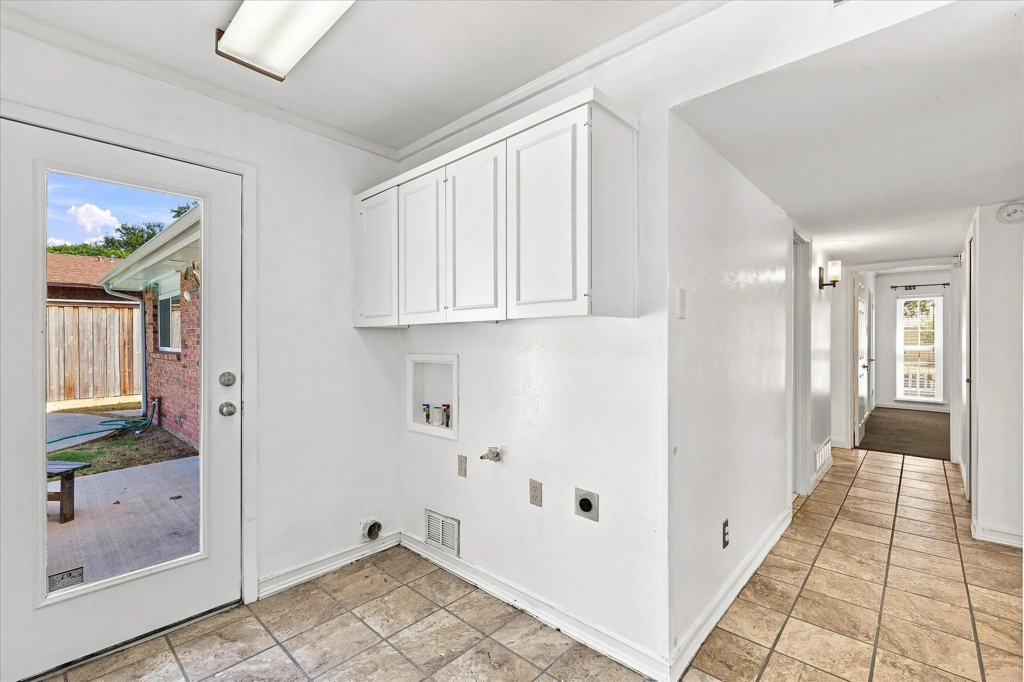 Single Family Residence For Sale in Collin County , 1405 Wind Cave Circle, Plano, Texas 75023, 3 Bedroom, 2 Bathroom, 2 Garage spaces, 1,610 Sqft, built in 1973, mls#21375870, Real Estate Agent in Plano, Homes For Sale in Collin county, Homes For Sale in Plano, Realtor in Plano Texas, Real Estate Brokerage Independent Realty Texas, Luminita Cordes Realtor
