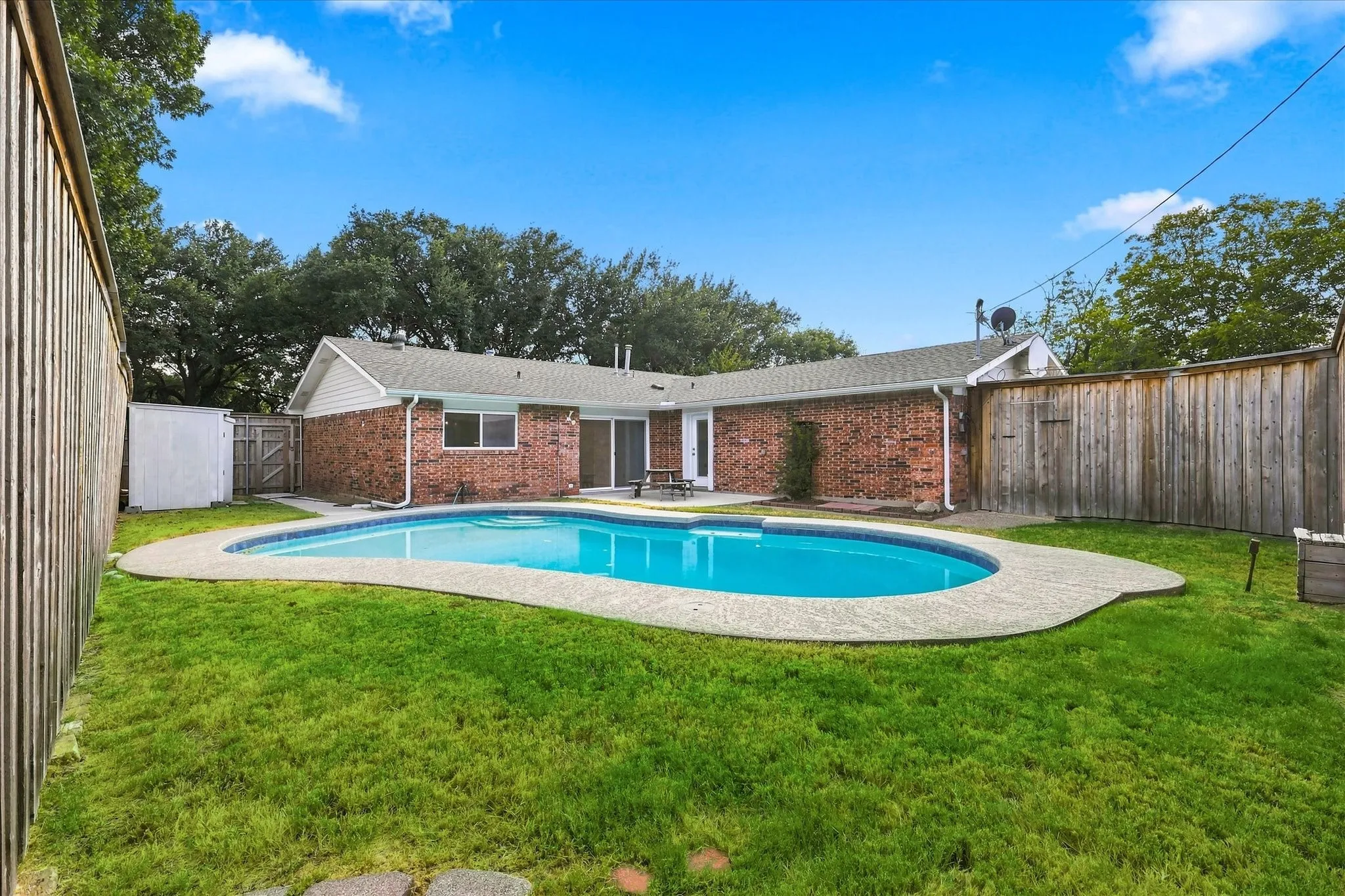 Single Family Residence For Sale in Collin County , 1405 Wind Cave Circle, Plano, Texas 75023, 3 Bedroom, 2 Bathroom, 2 Garage spaces, 1,610 Sqft, built in 1973, mls#21375870, Real Estate Agent in Plano, Homes For Sale in Collin county, Homes For Sale in Plano, Realtor in Plano Texas, Real Estate Brokerage Independent Realty Texas, Luminita Cordes Realtor