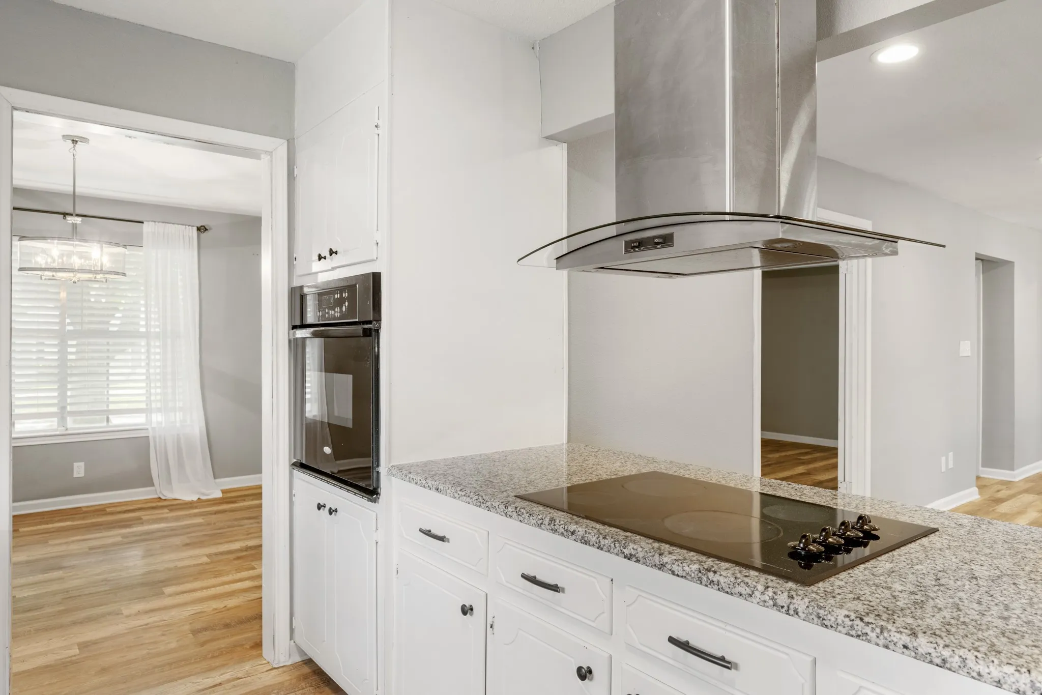 Single Family Residence For Sale in Tarrant County , 1804 W Cedar Elm Drive, Arlington, Texas 76012, 3 Bedroom, 2 Bathroom, 2 Garage spaces, 2,140 Sqft, built in 1968, mls#21371086, Real Estate Agent in Arlington, Homes For Sale in Tarrant county, Homes For Sale in Arlington, Realtor in Arlington Texas, Real Estate Brokerage Independent Realty Texas, Luminita Cordes Realtor