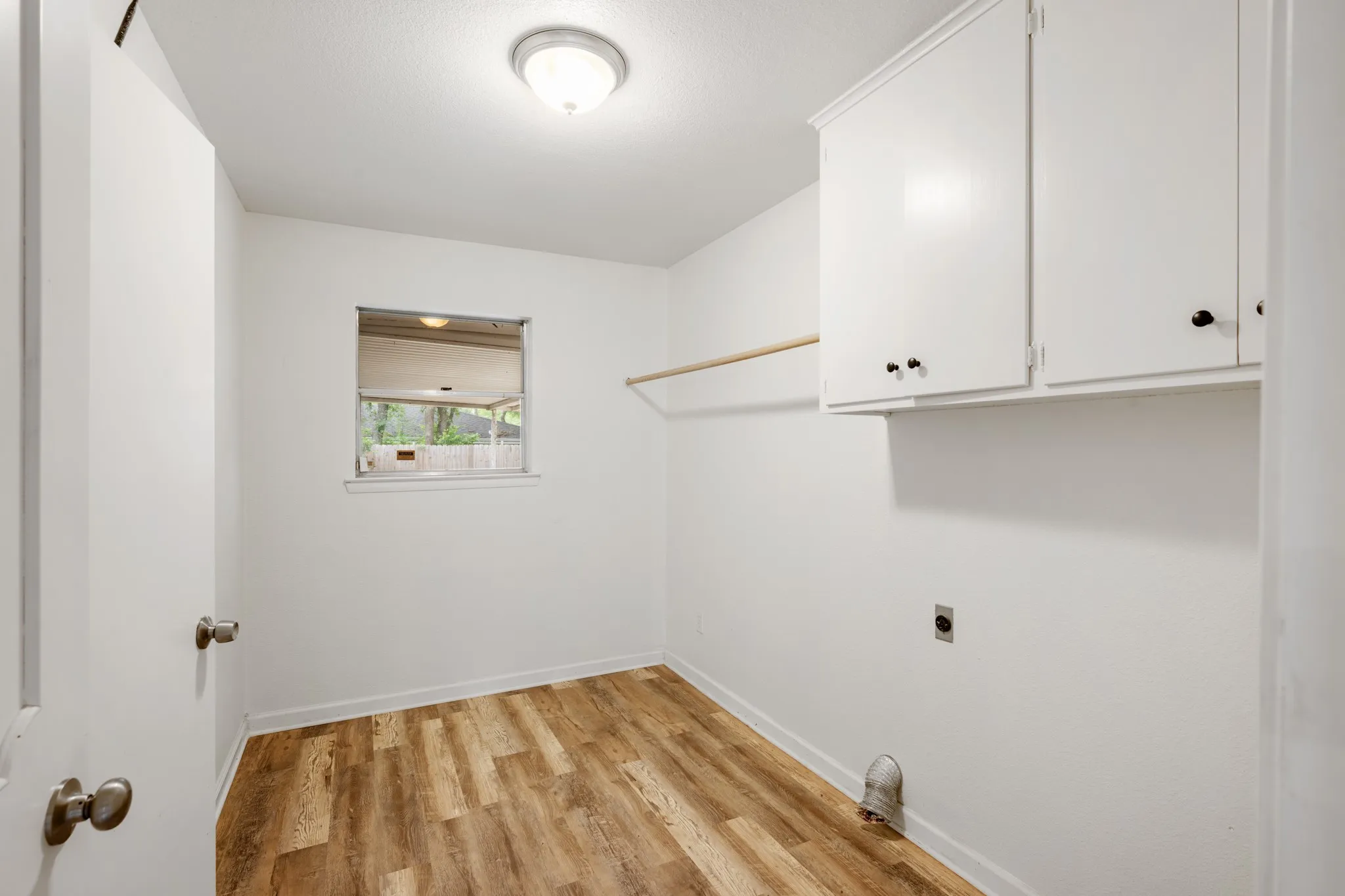 Single Family Residence For Sale in Tarrant County , 1804 W Cedar Elm Drive, Arlington, Texas 76012, 3 Bedroom, 2 Bathroom, 2 Garage spaces, 2,140 Sqft, built in 1968, mls#21371086, Real Estate Agent in Arlington, Homes For Sale in Tarrant county, Homes For Sale in Arlington, Realtor in Arlington Texas, Real Estate Brokerage Independent Realty Texas, Luminita Cordes Realtor