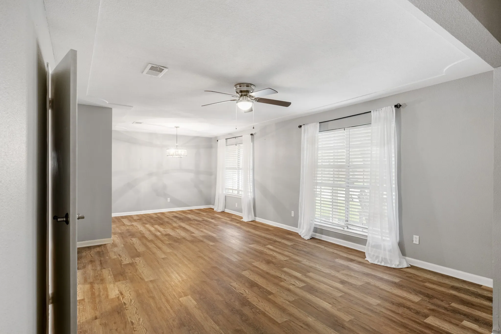Single Family Residence For Sale in Tarrant County , 1804 W Cedar Elm Drive, Arlington, Texas 76012, 3 Bedroom, 2 Bathroom, 2 Garage spaces, 2,140 Sqft, built in 1968, mls#21371086, Real Estate Agent in Arlington, Homes For Sale in Tarrant county, Homes For Sale in Arlington, Realtor in Arlington Texas, Real Estate Brokerage Independent Realty Texas, Luminita Cordes Realtor