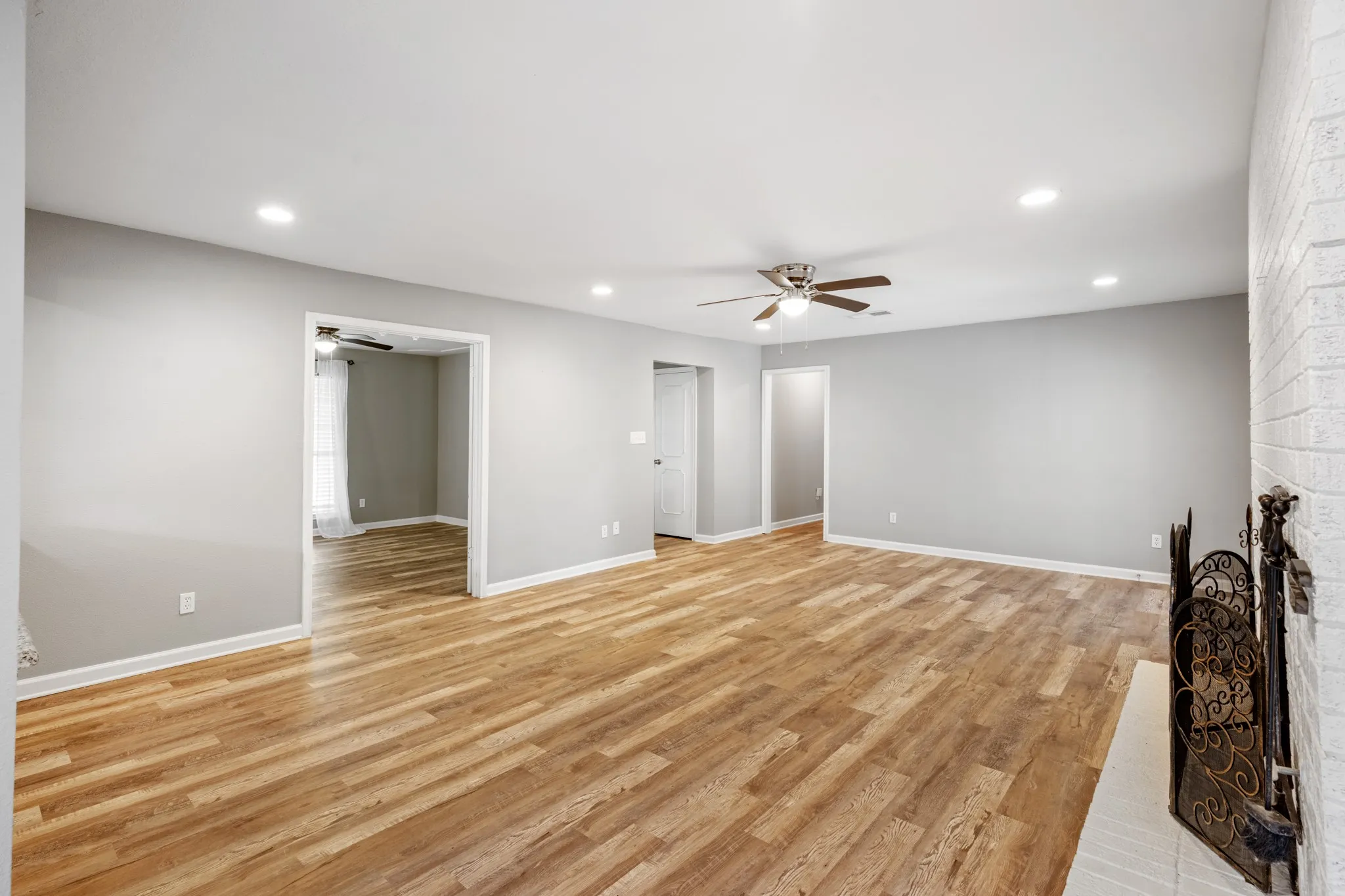 Single Family Residence For Sale in Tarrant County , 1804 W Cedar Elm Drive, Arlington, Texas 76012, 3 Bedroom, 2 Bathroom, 2 Garage spaces, 2,140 Sqft, built in 1968, mls#21371086, Real Estate Agent in Arlington, Homes For Sale in Tarrant county, Homes For Sale in Arlington, Realtor in Arlington Texas, Real Estate Brokerage Independent Realty Texas, Luminita Cordes Realtor