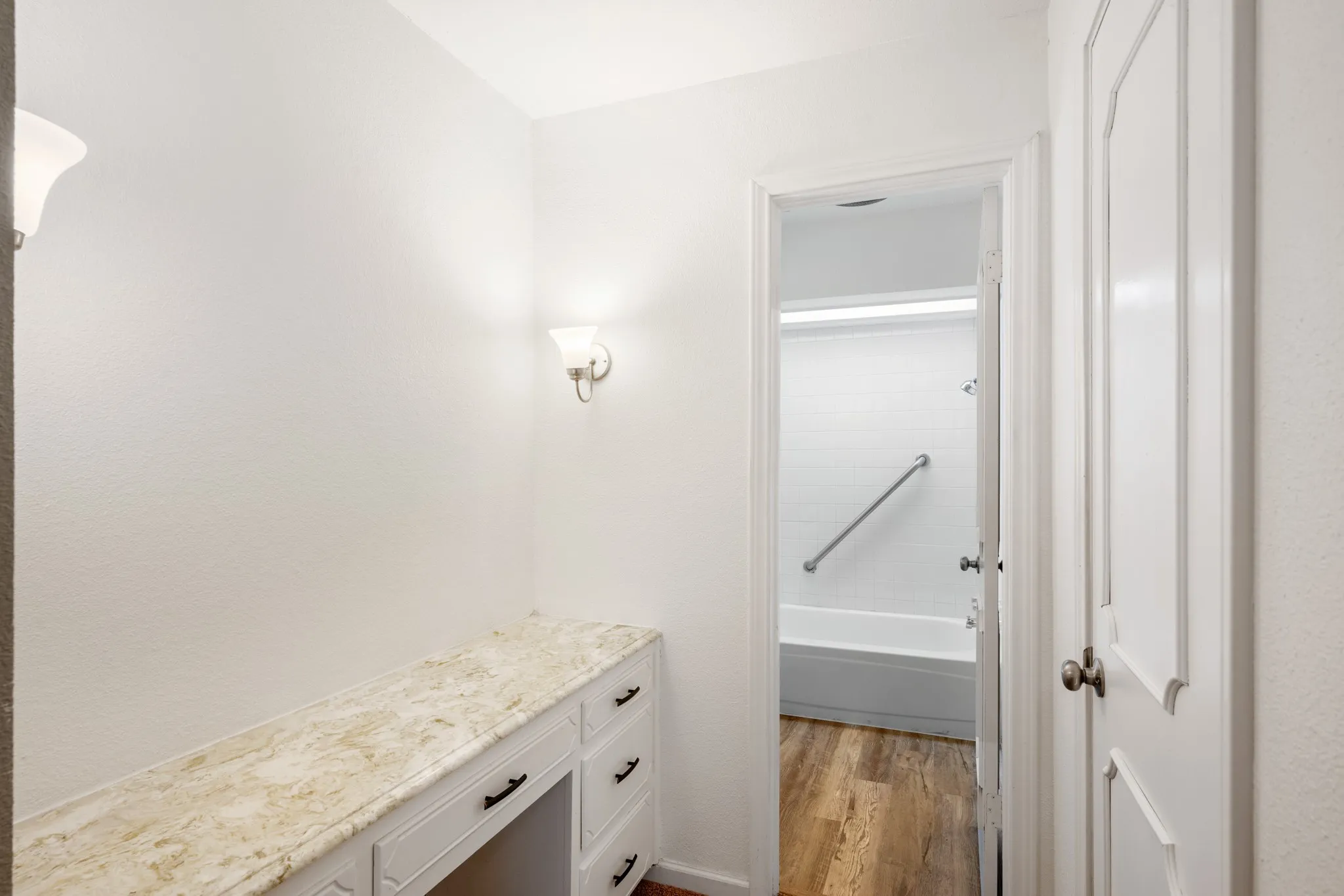 Single Family Residence For Sale in Tarrant County , 1804 W Cedar Elm Drive, Arlington, Texas 76012, 3 Bedroom, 2 Bathroom, 2 Garage spaces, 2,140 Sqft, built in 1968, mls#21371086, Real Estate Agent in Arlington, Homes For Sale in Tarrant county, Homes For Sale in Arlington, Realtor in Arlington Texas, Real Estate Brokerage Independent Realty Texas, Luminita Cordes Realtor
